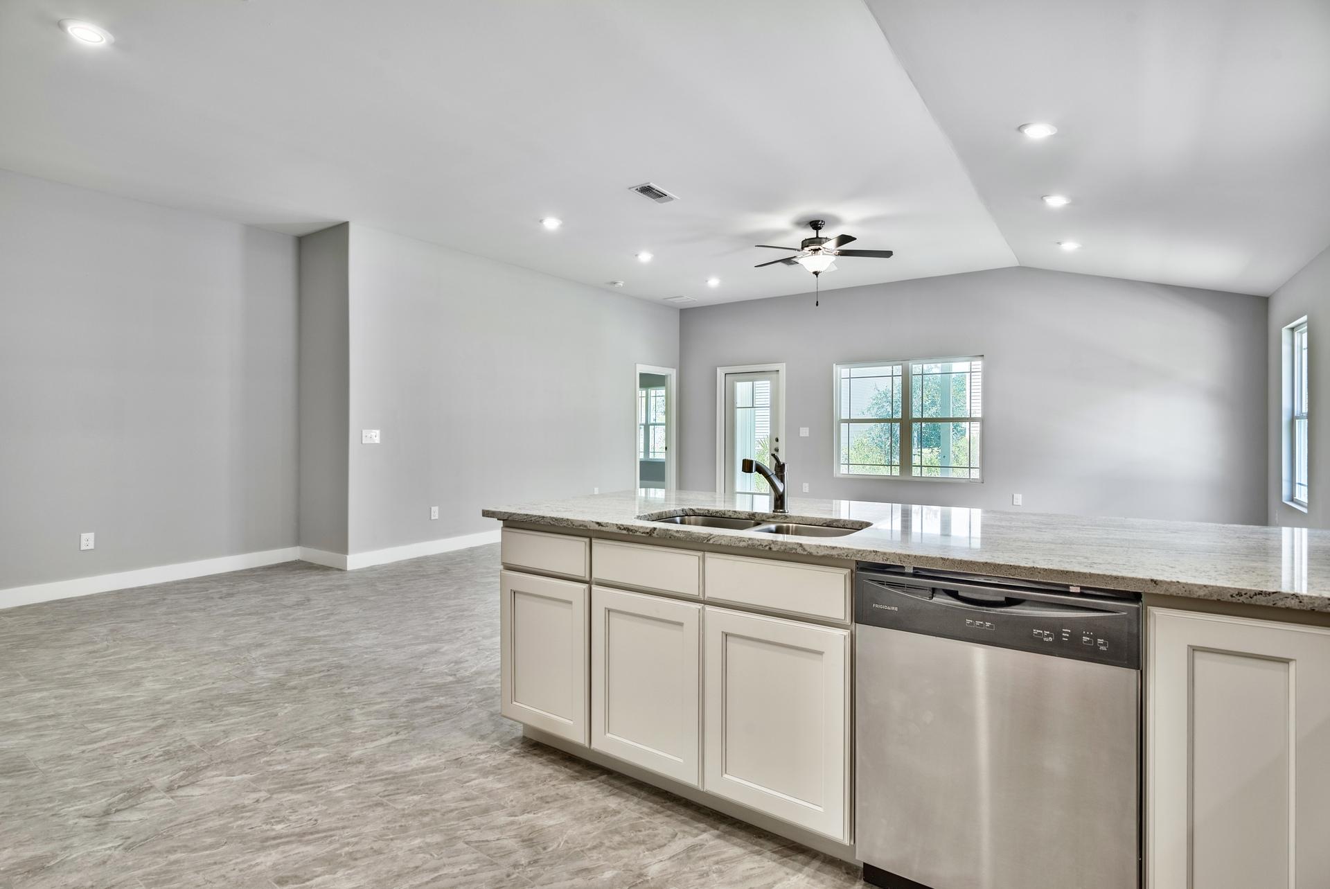 CRESCENT SHORES - Residential