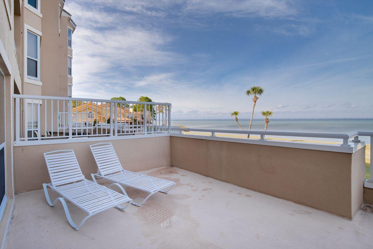 PLAYERS CLUB ON THE BAY - Residential