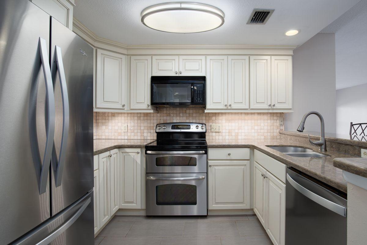 PLAYERS CLUB ON THE BAY - Residential