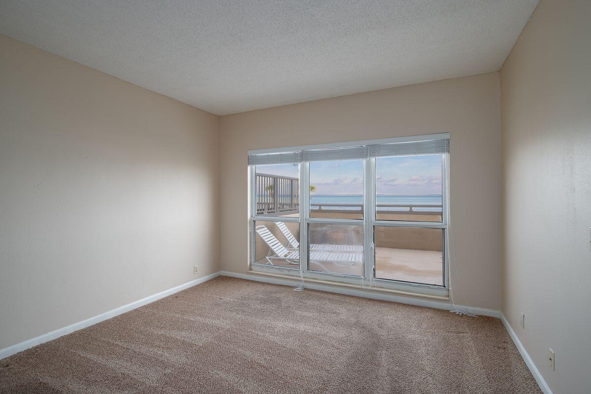 PLAYERS CLUB ON THE BAY - Residential