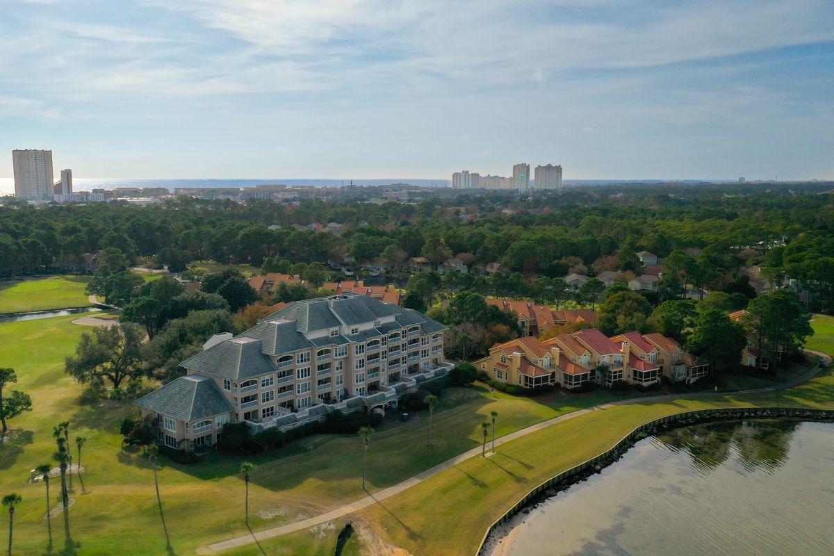PLAYERS CLUB ON THE BAY - Residential