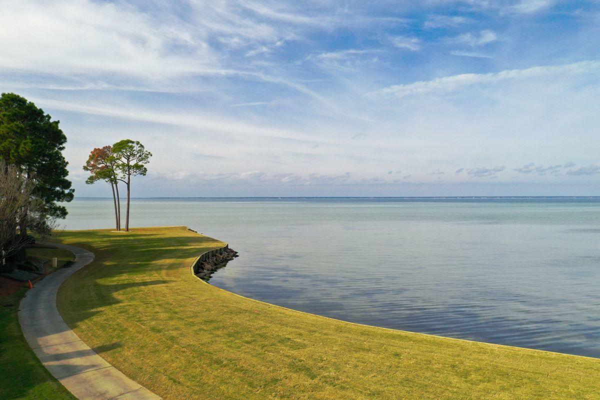 PLAYERS CLUB ON THE BAY - Residential