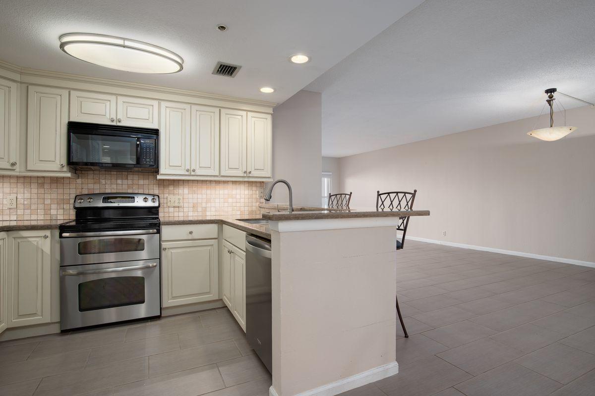 PLAYERS CLUB ON THE BAY - Residential