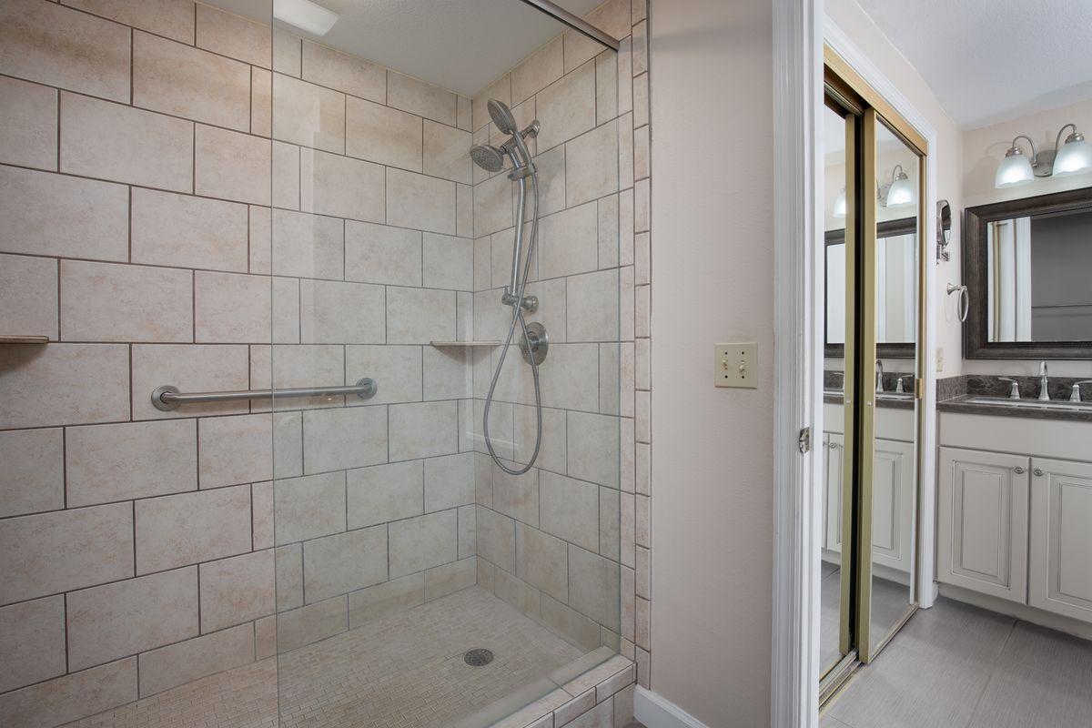 PLAYERS CLUB ON THE BAY - Residential