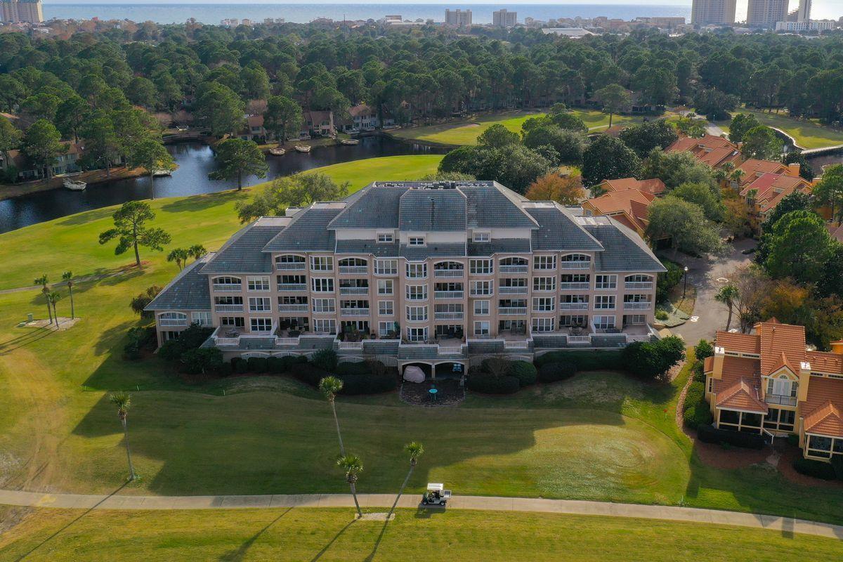 PLAYERS CLUB ON THE BAY - Residential