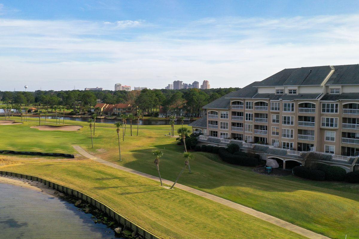 PLAYERS CLUB ON THE BAY - Residential
