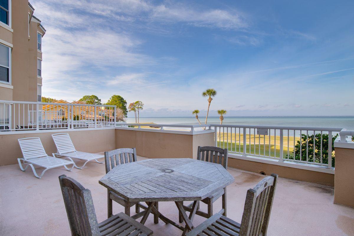 PLAYERS CLUB ON THE BAY - Residential