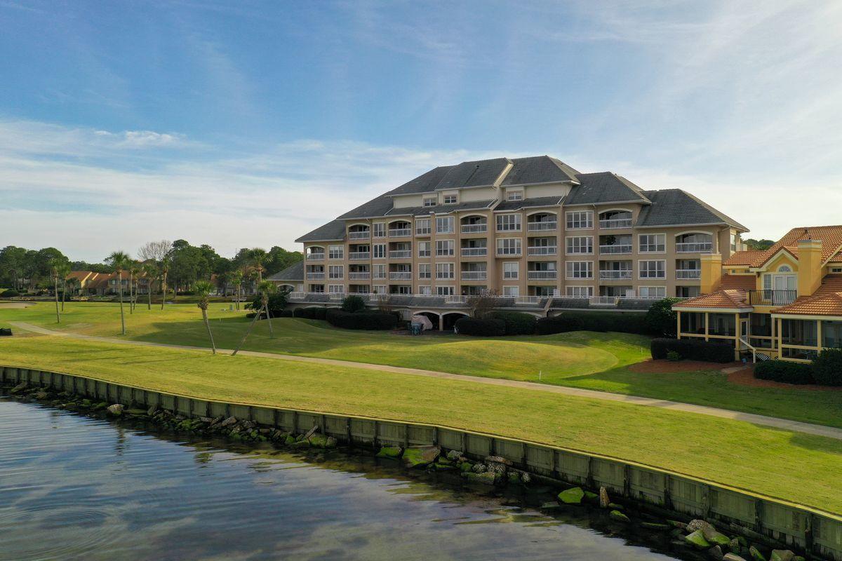 PLAYERS CLUB ON THE BAY - Residential