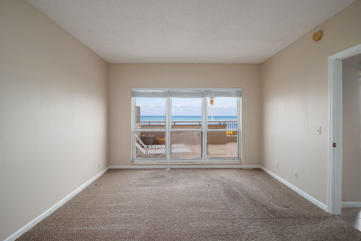 PLAYERS CLUB ON THE BAY - Residential