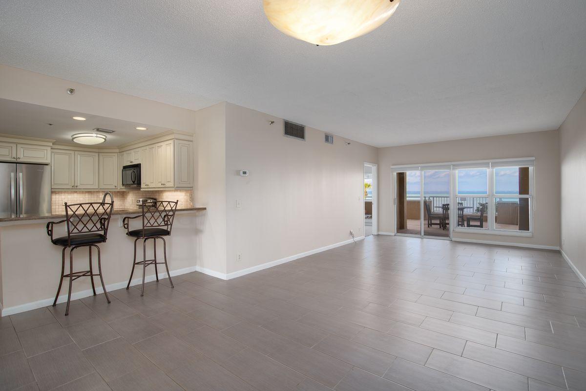 PLAYERS CLUB ON THE BAY - Residential