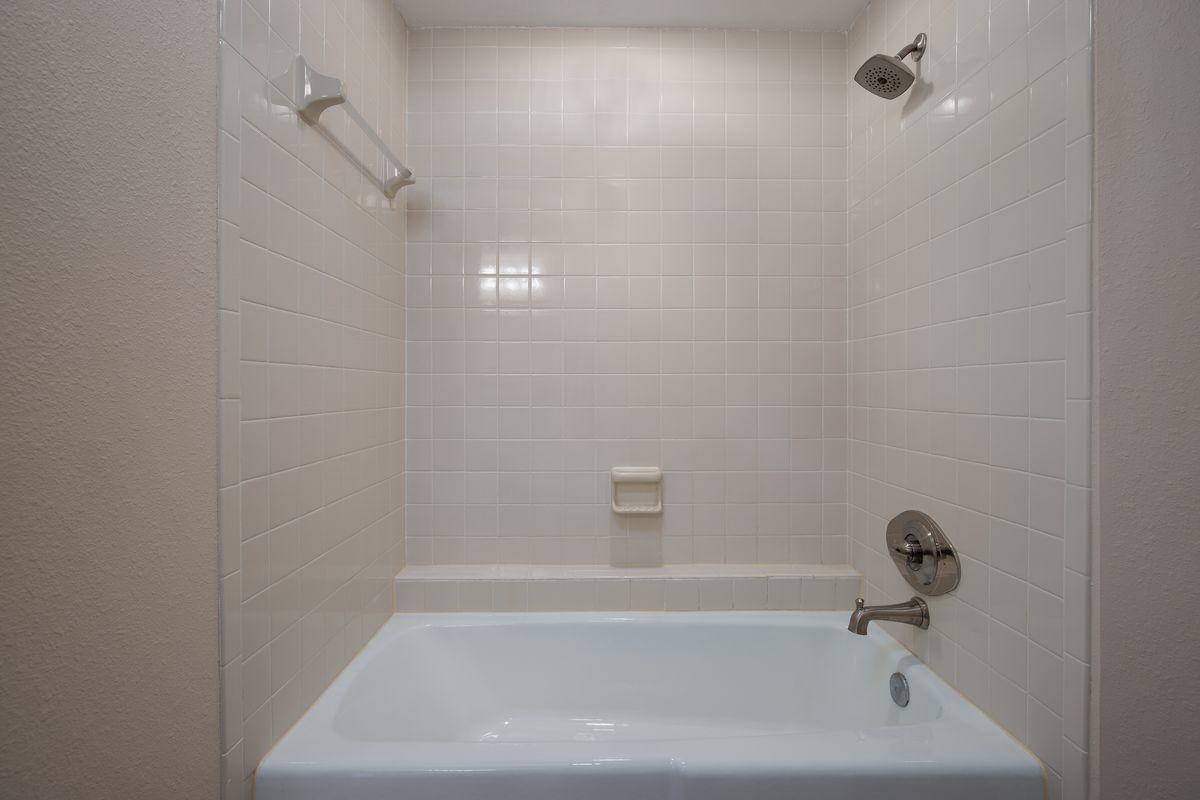 PLAYERS CLUB ON THE BAY - Residential