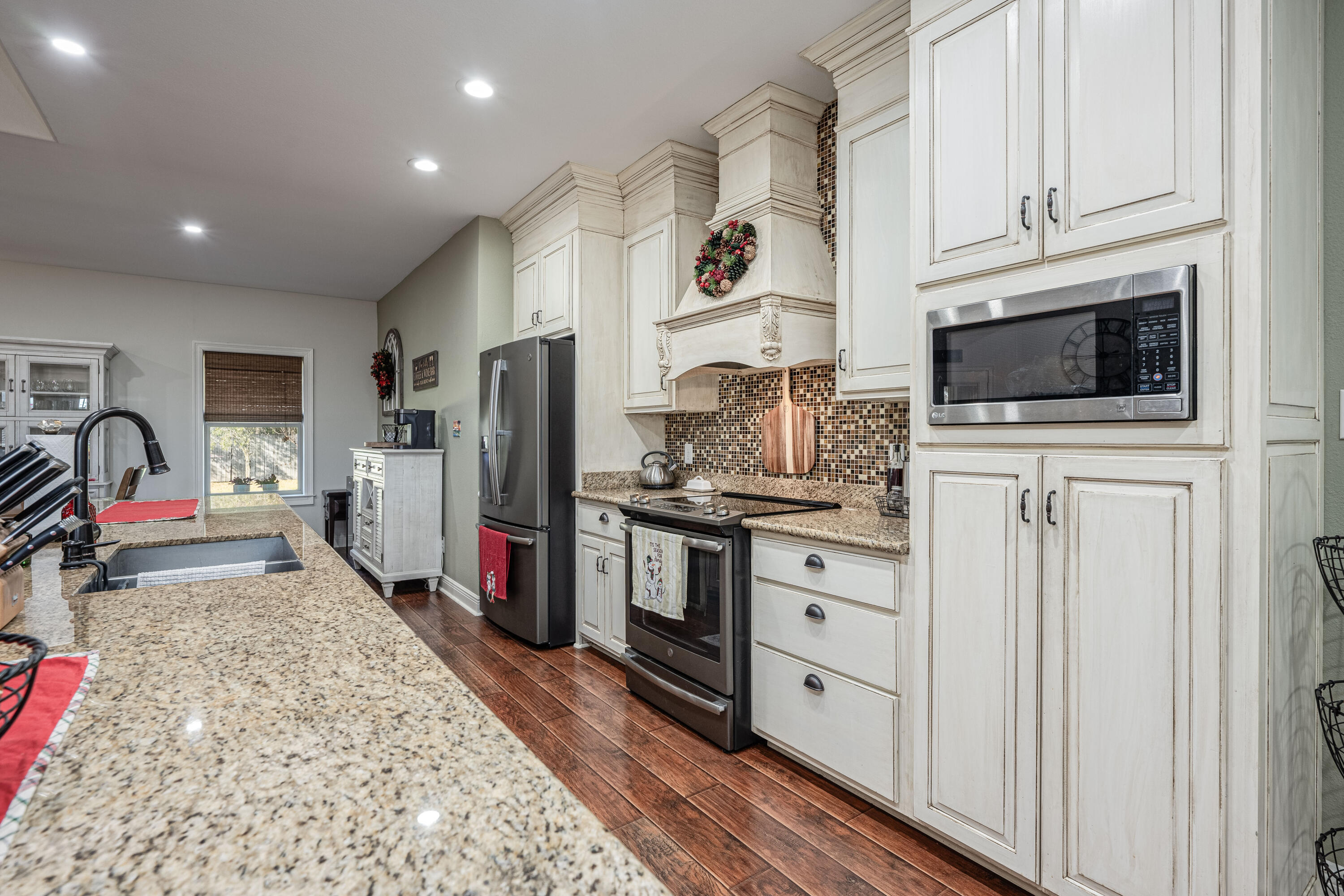 LAURELWOOD ESTATES - Residential