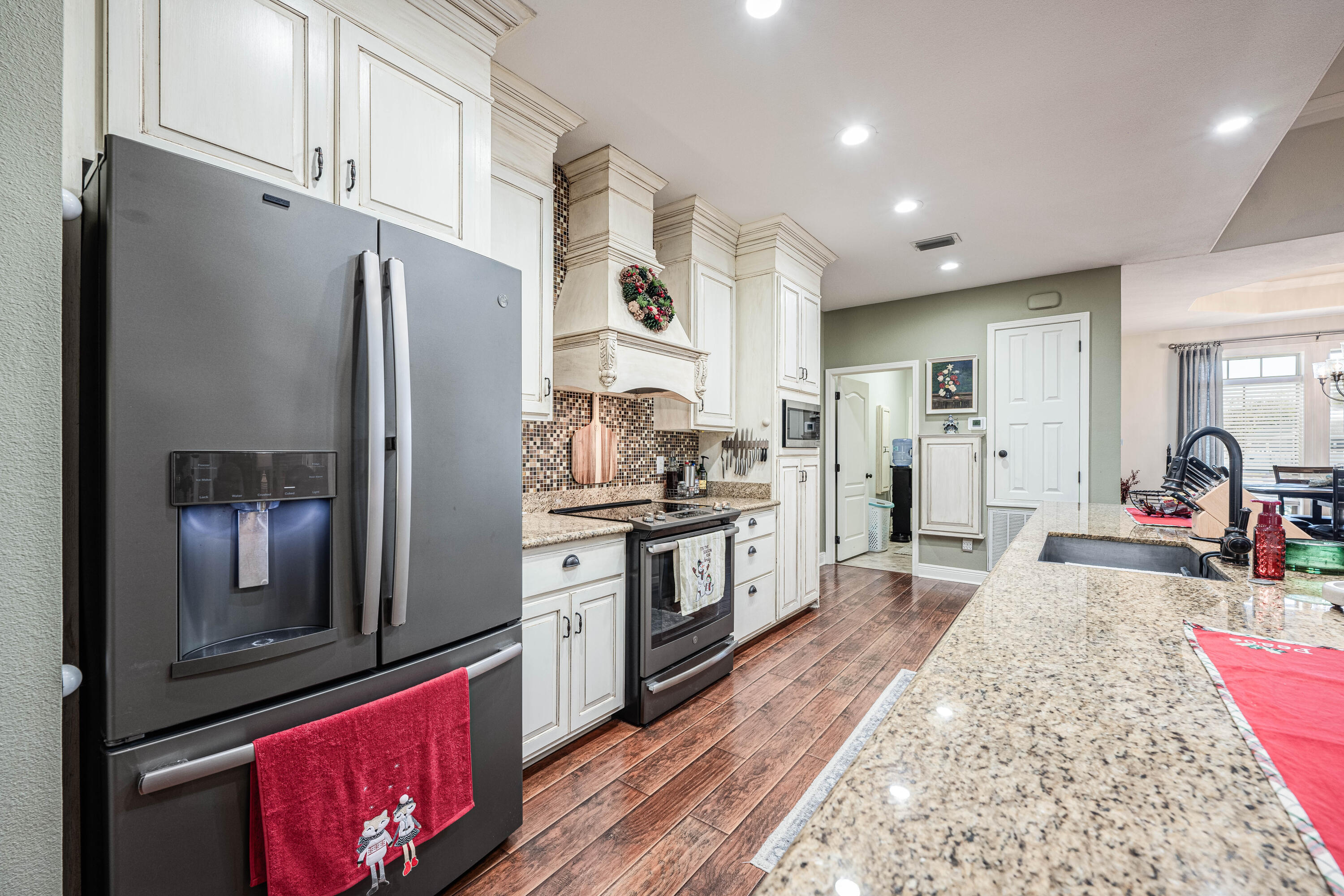 LAURELWOOD ESTATES - Residential