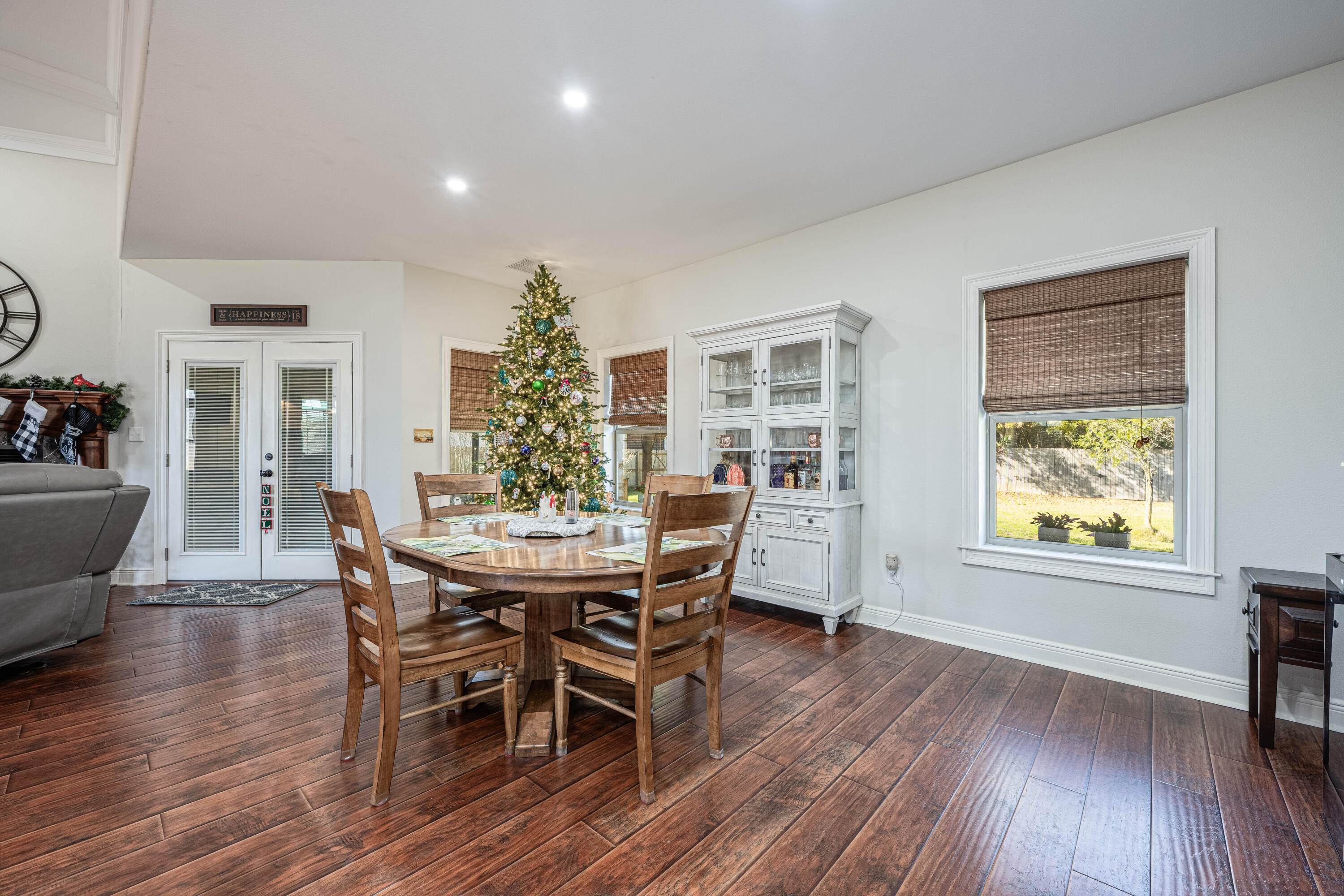 LAURELWOOD ESTATES - Residential