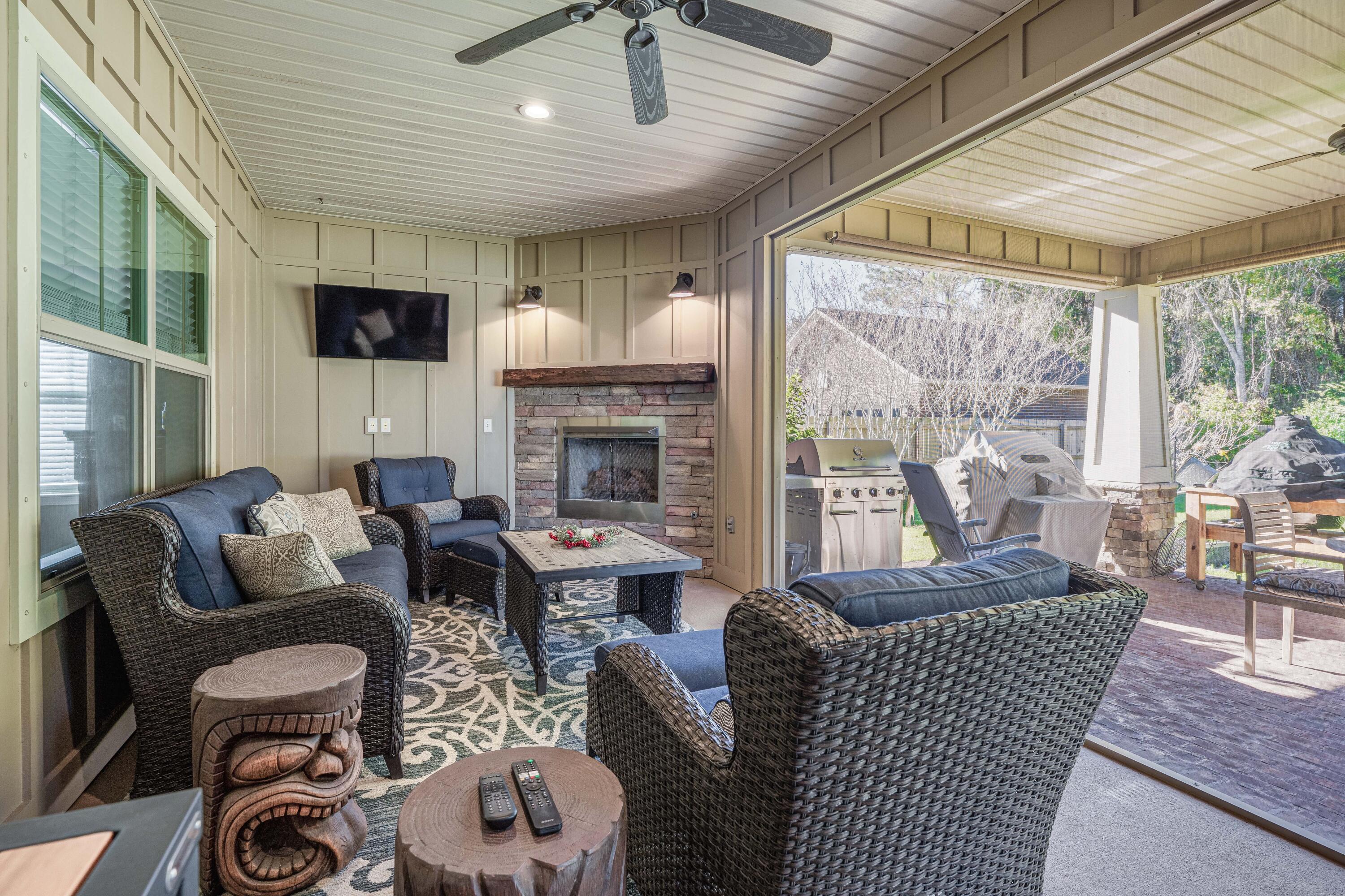 LAURELWOOD ESTATES - Residential