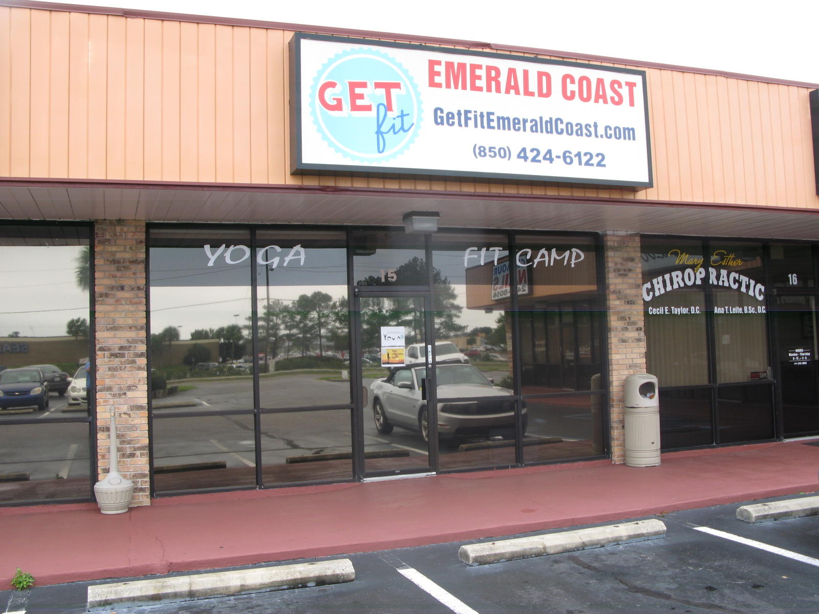 Nice retail space with open floor plan and 1 restroom. Existing Yoga tenant is month to month.