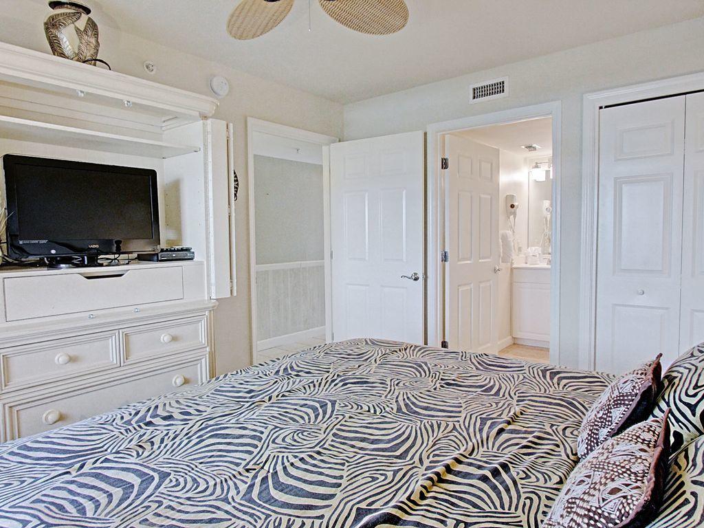 PELICAN ISLE - Residential