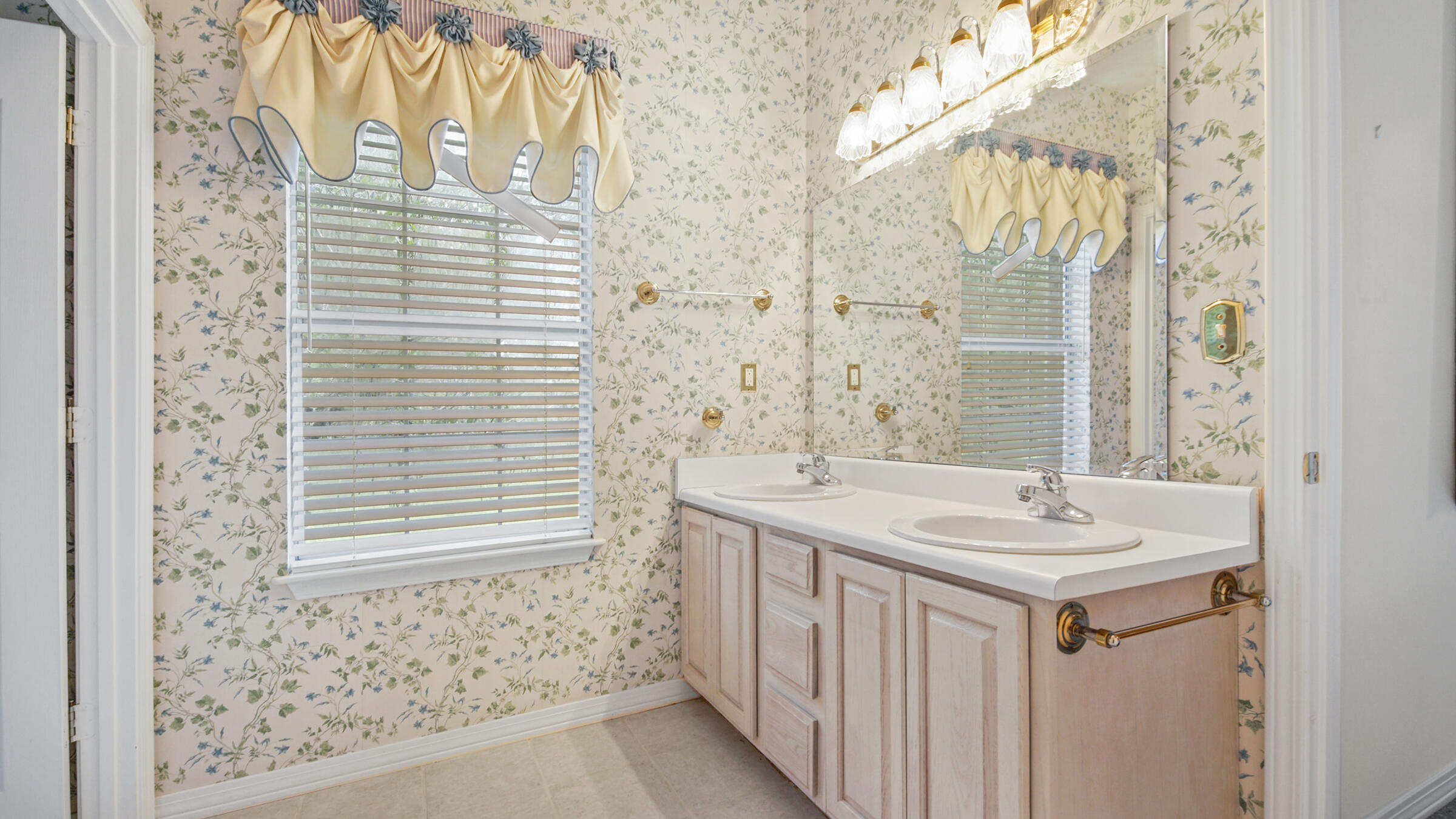 PINE SHORES - Residential