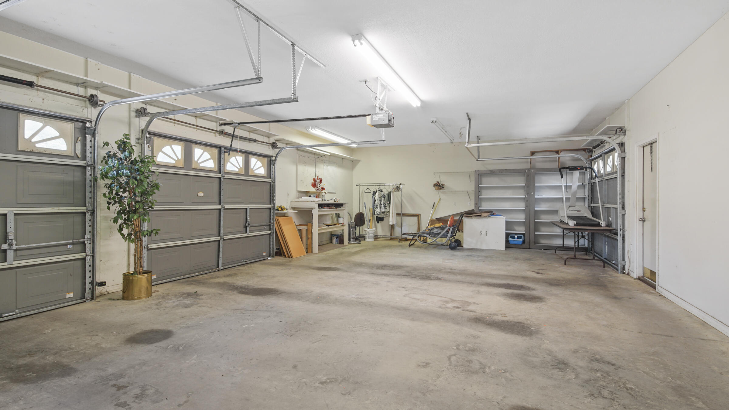 PINE SHORES - Residential