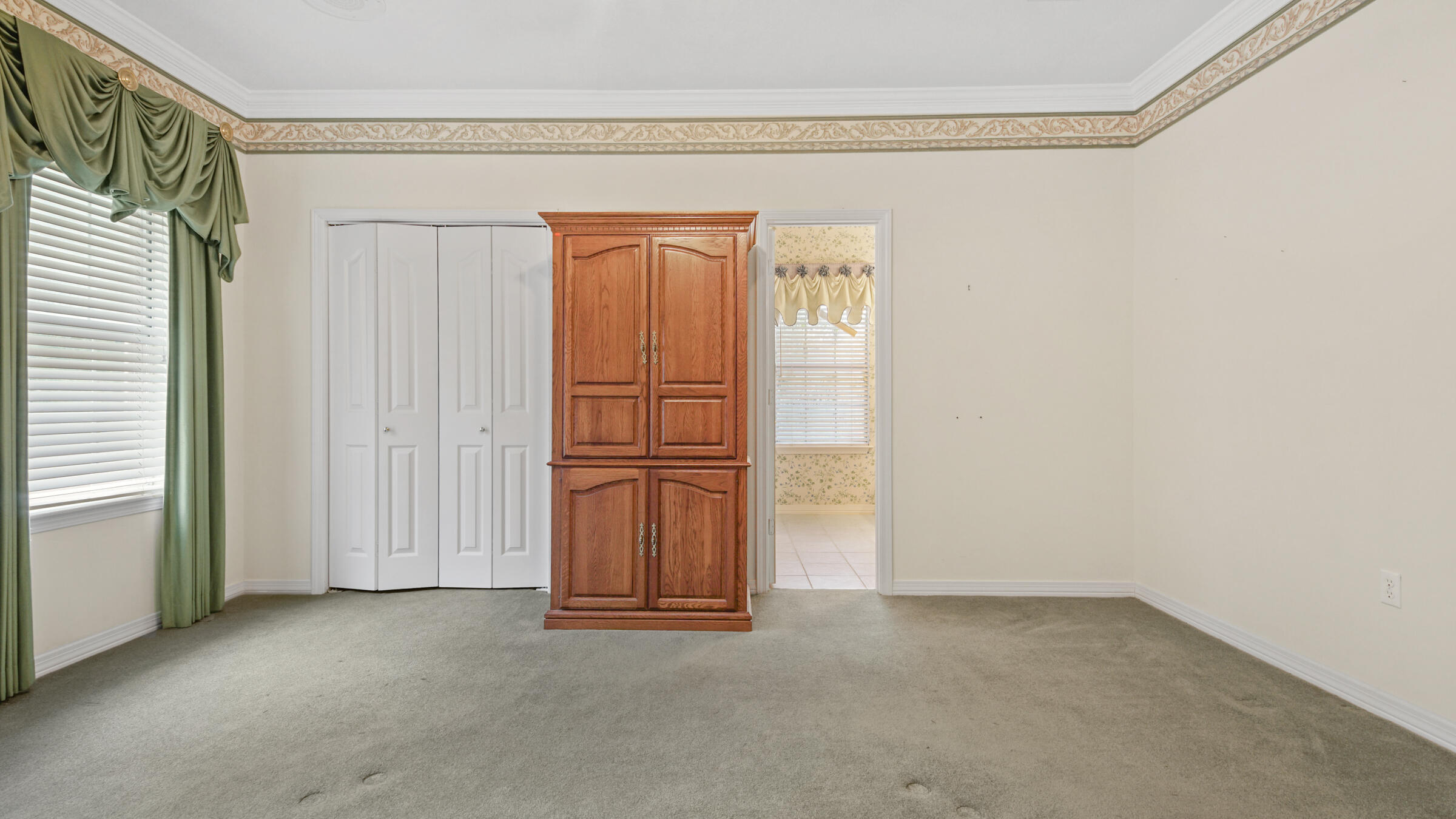 PINE SHORES - Residential