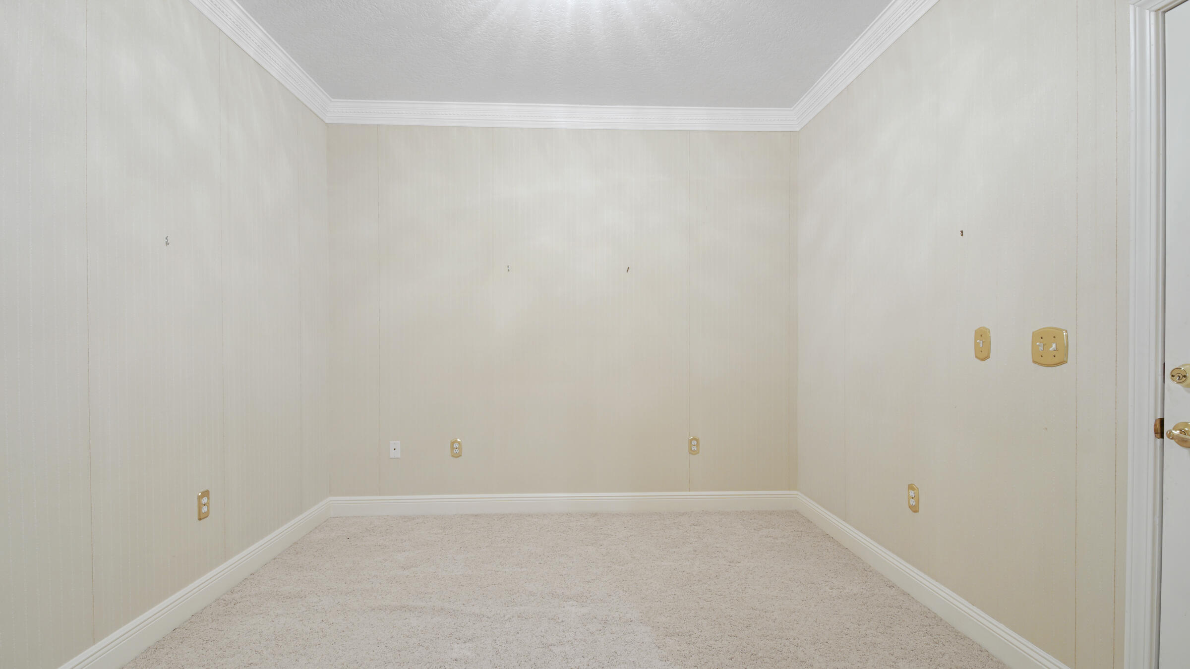 PINE SHORES - Residential