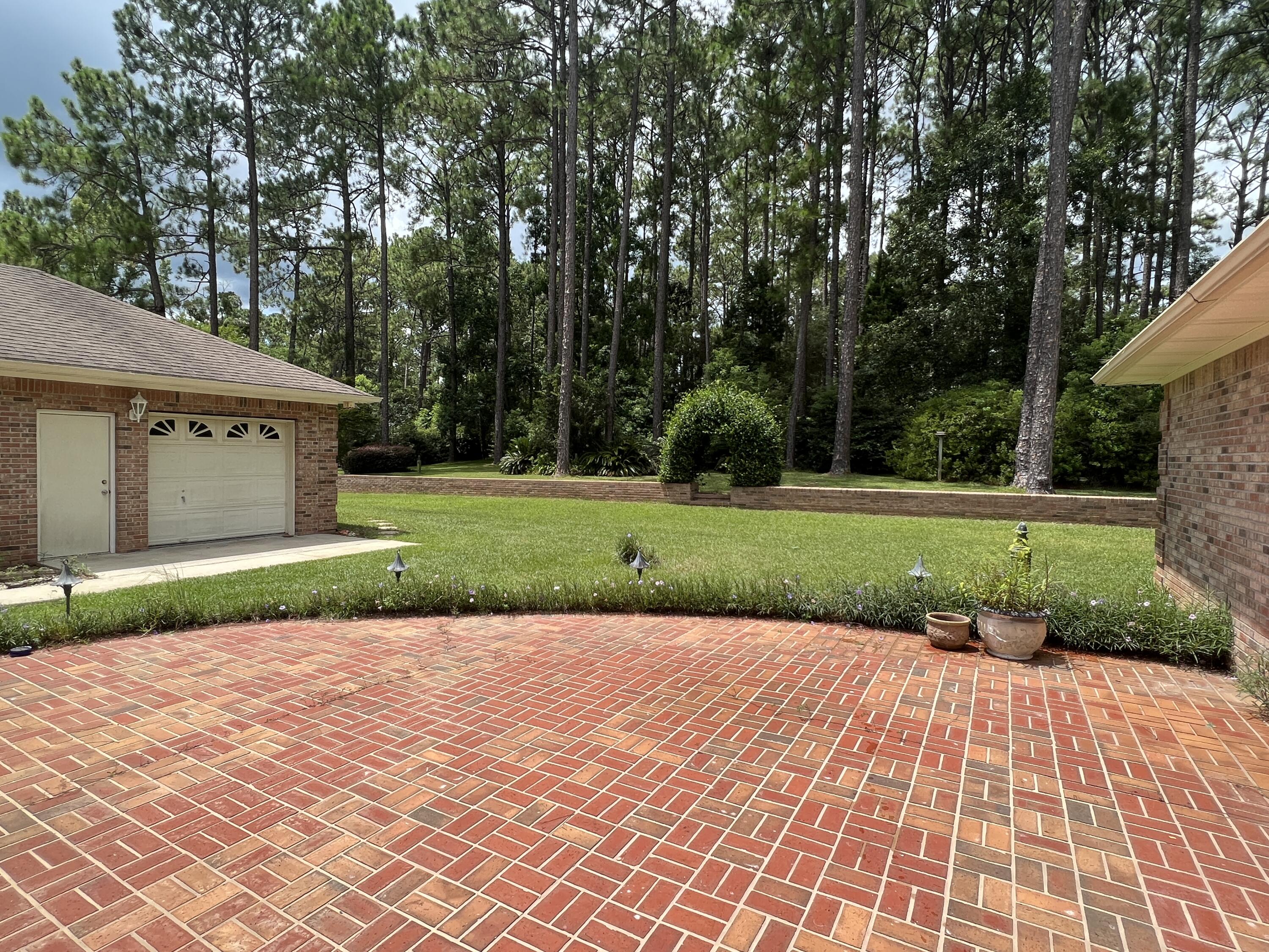 PINE SHORES - Residential