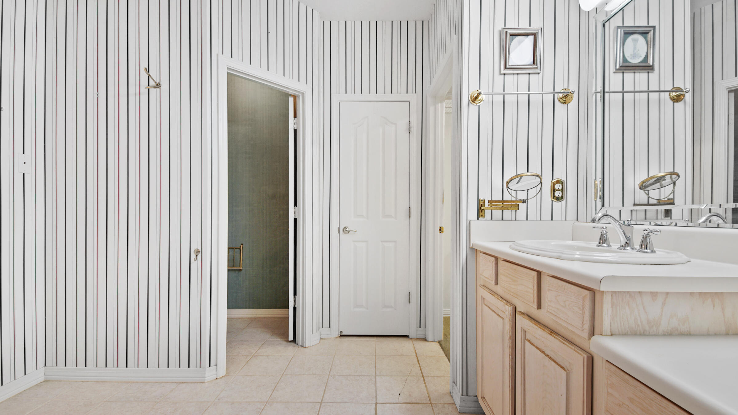 PINE SHORES - Residential