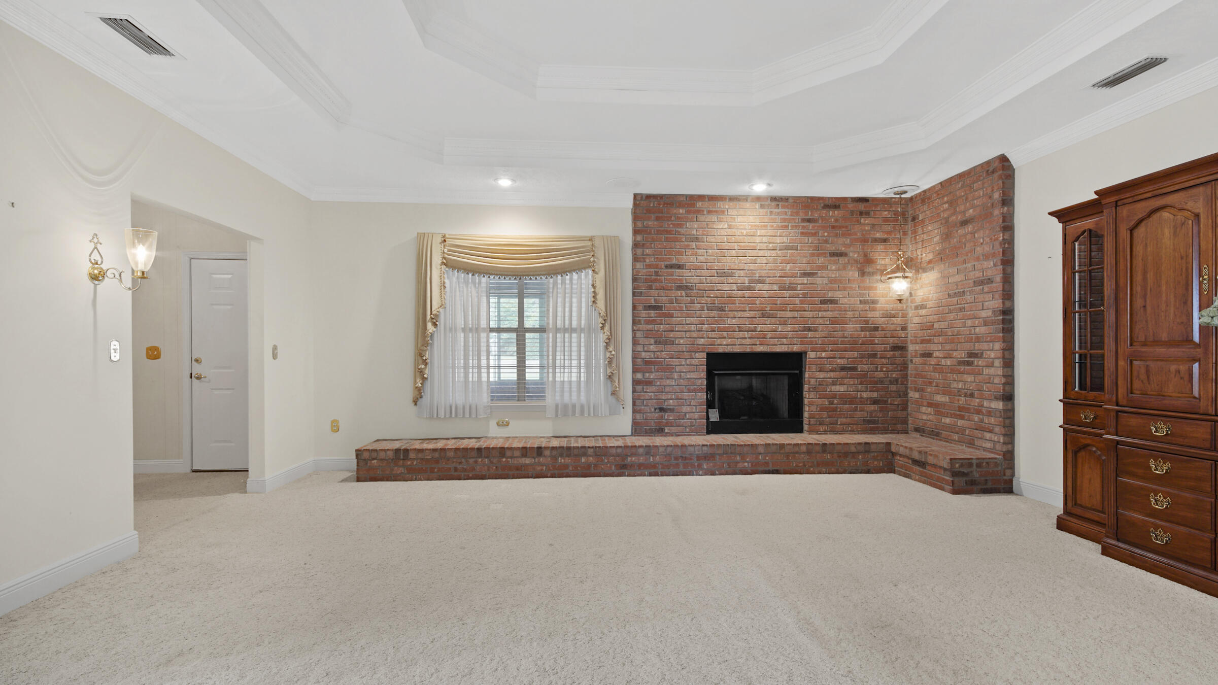 PINE SHORES - Residential