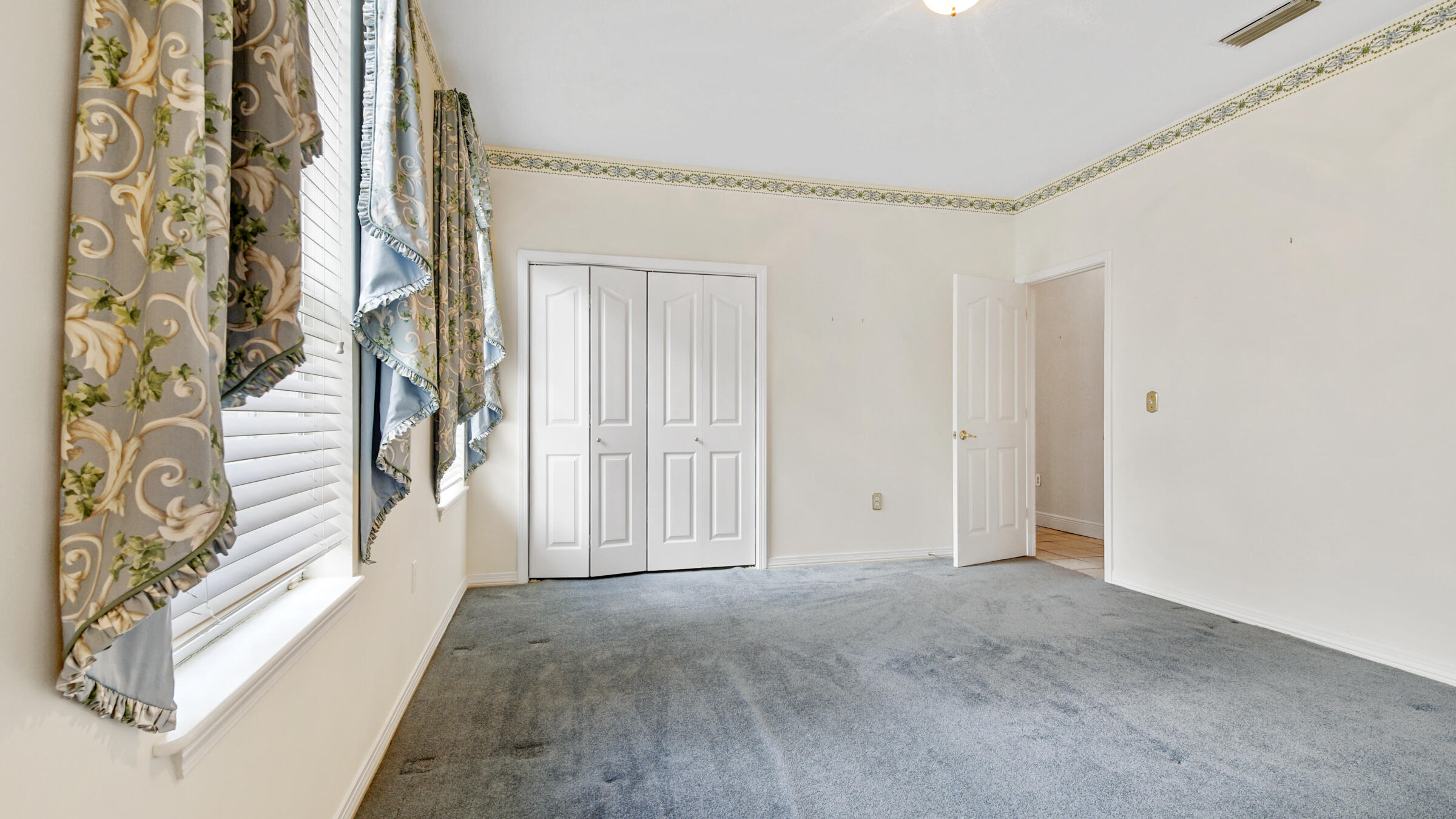 PINE SHORES - Residential