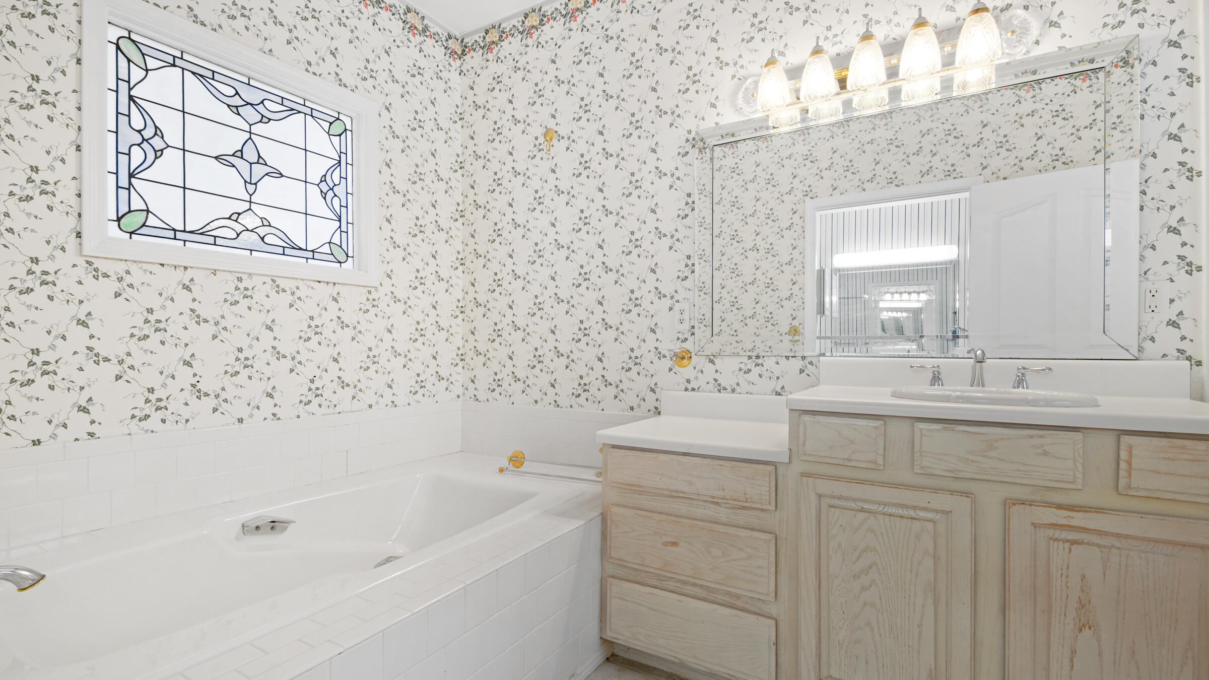 PINE SHORES - Residential