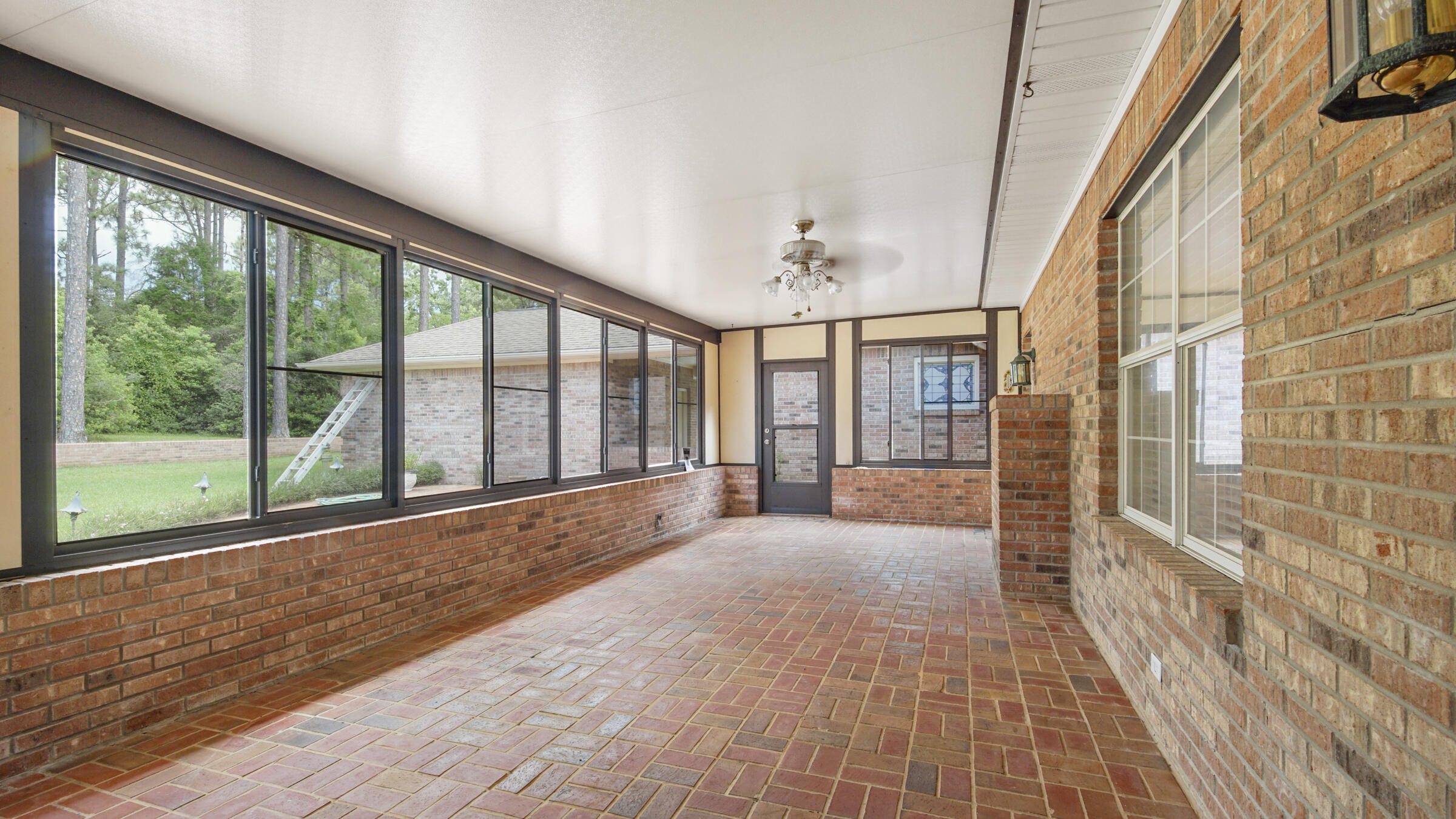 PINE SHORES - Residential