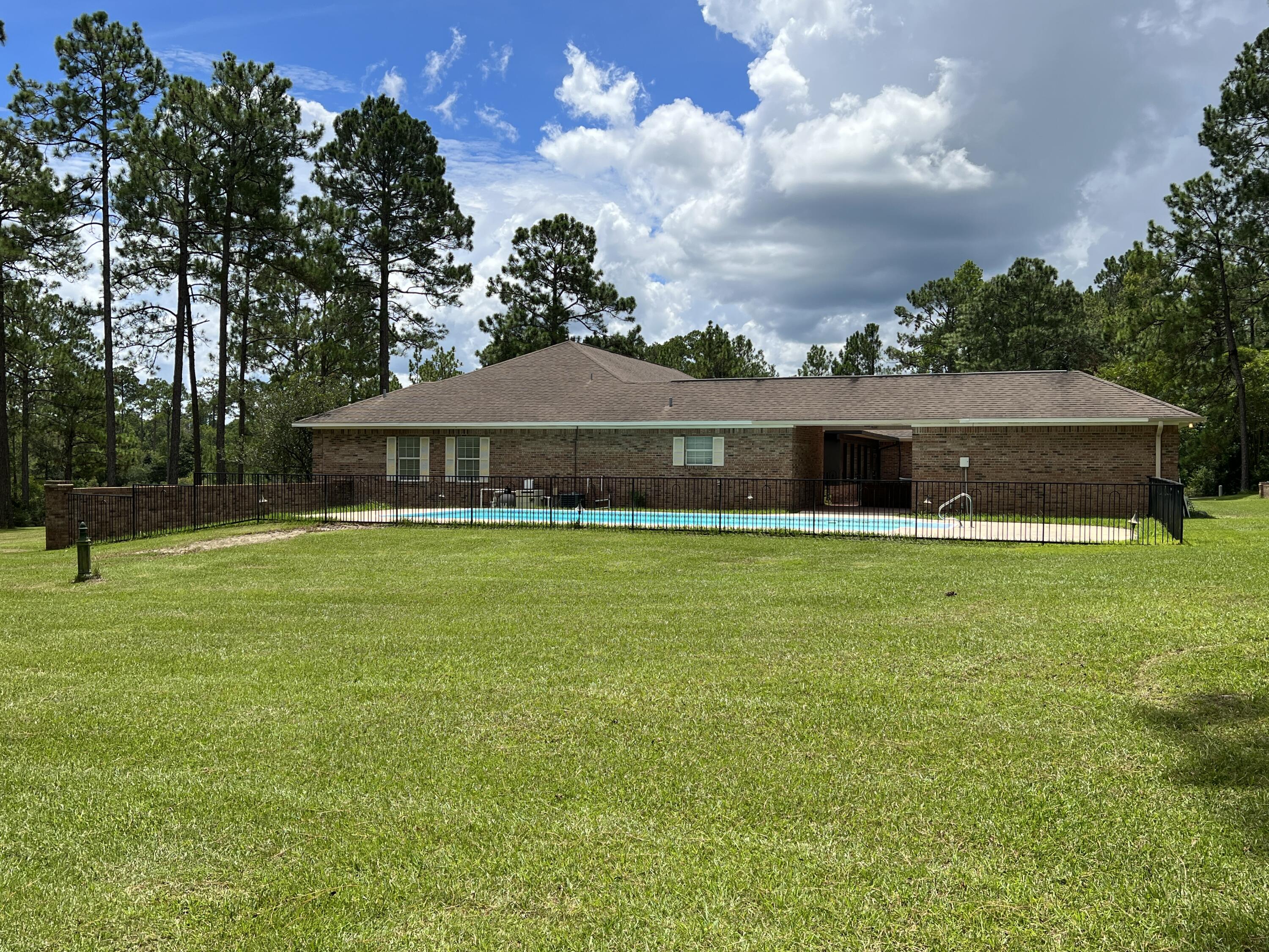 PINE SHORES - Residential