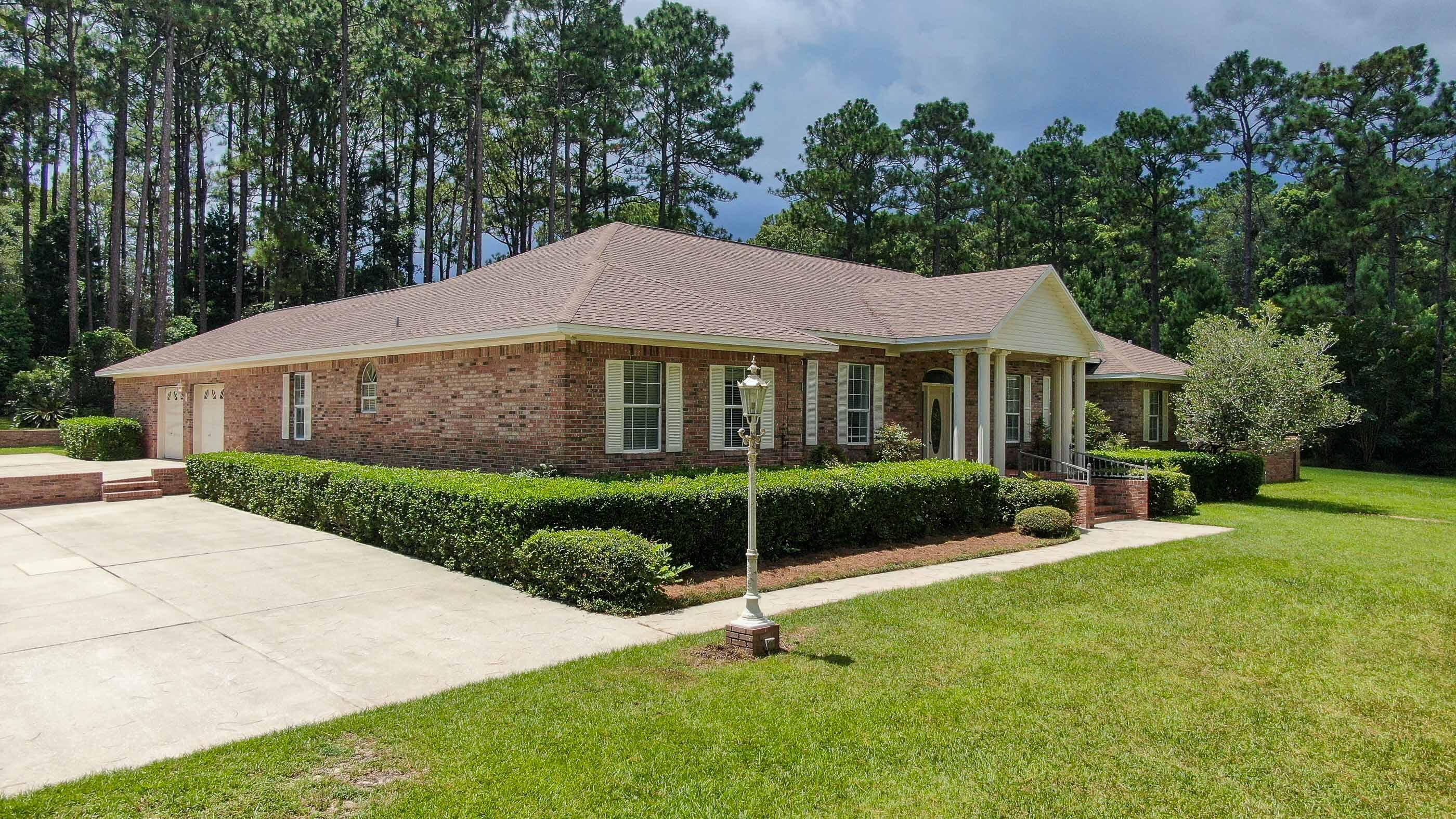 PINE SHORES - Residential