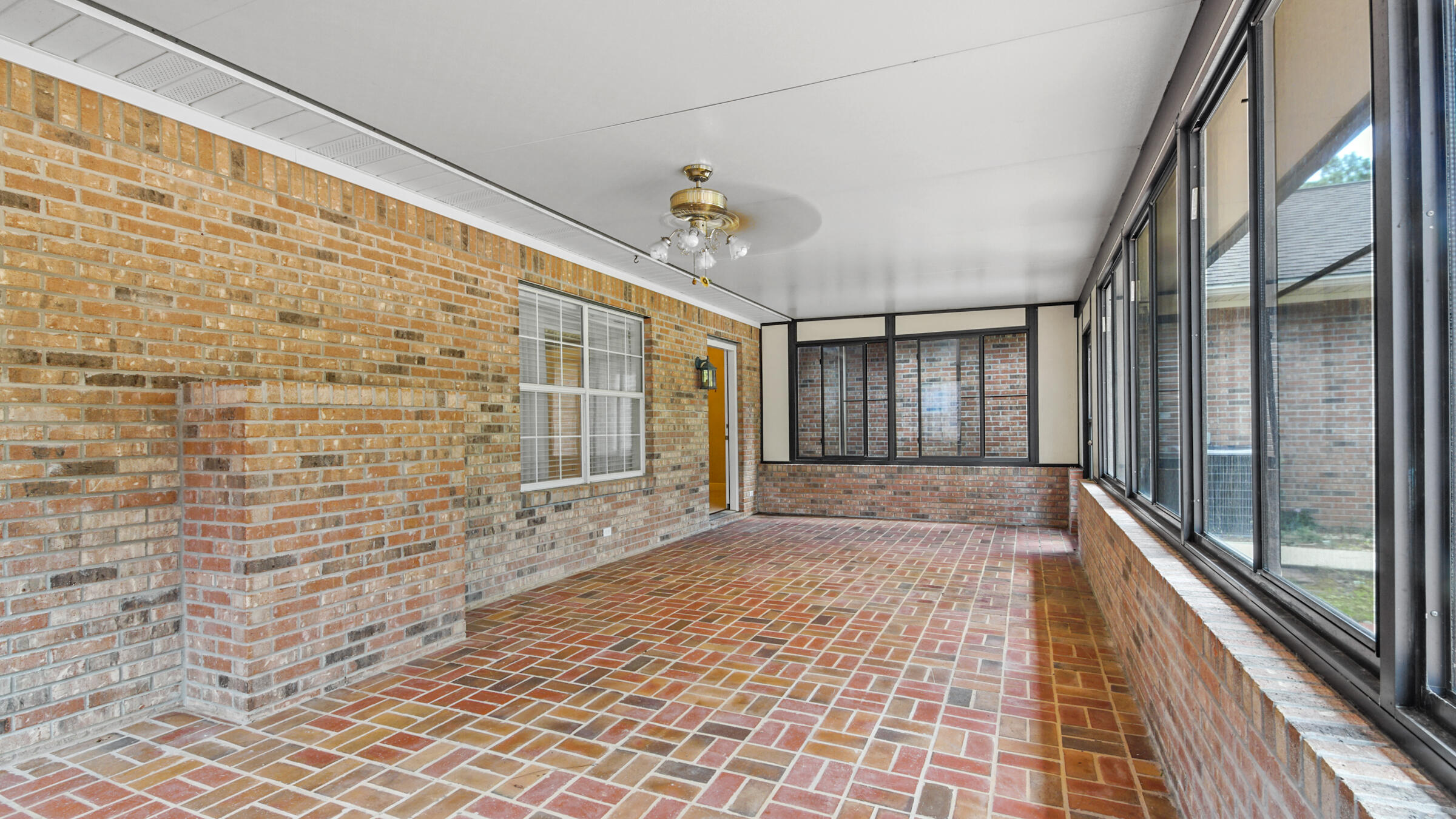 PINE SHORES - Residential