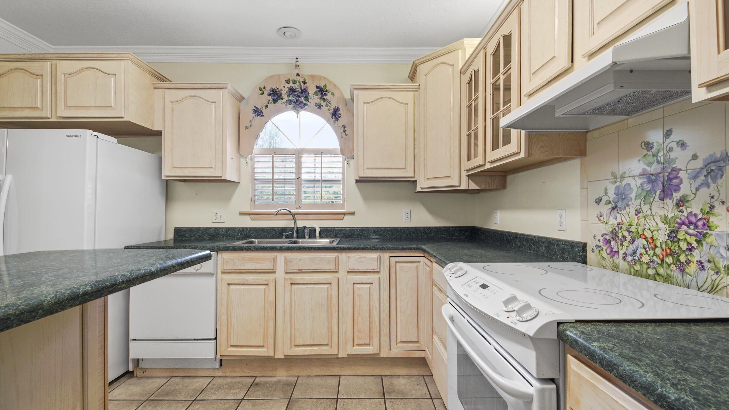 PINE SHORES - Residential