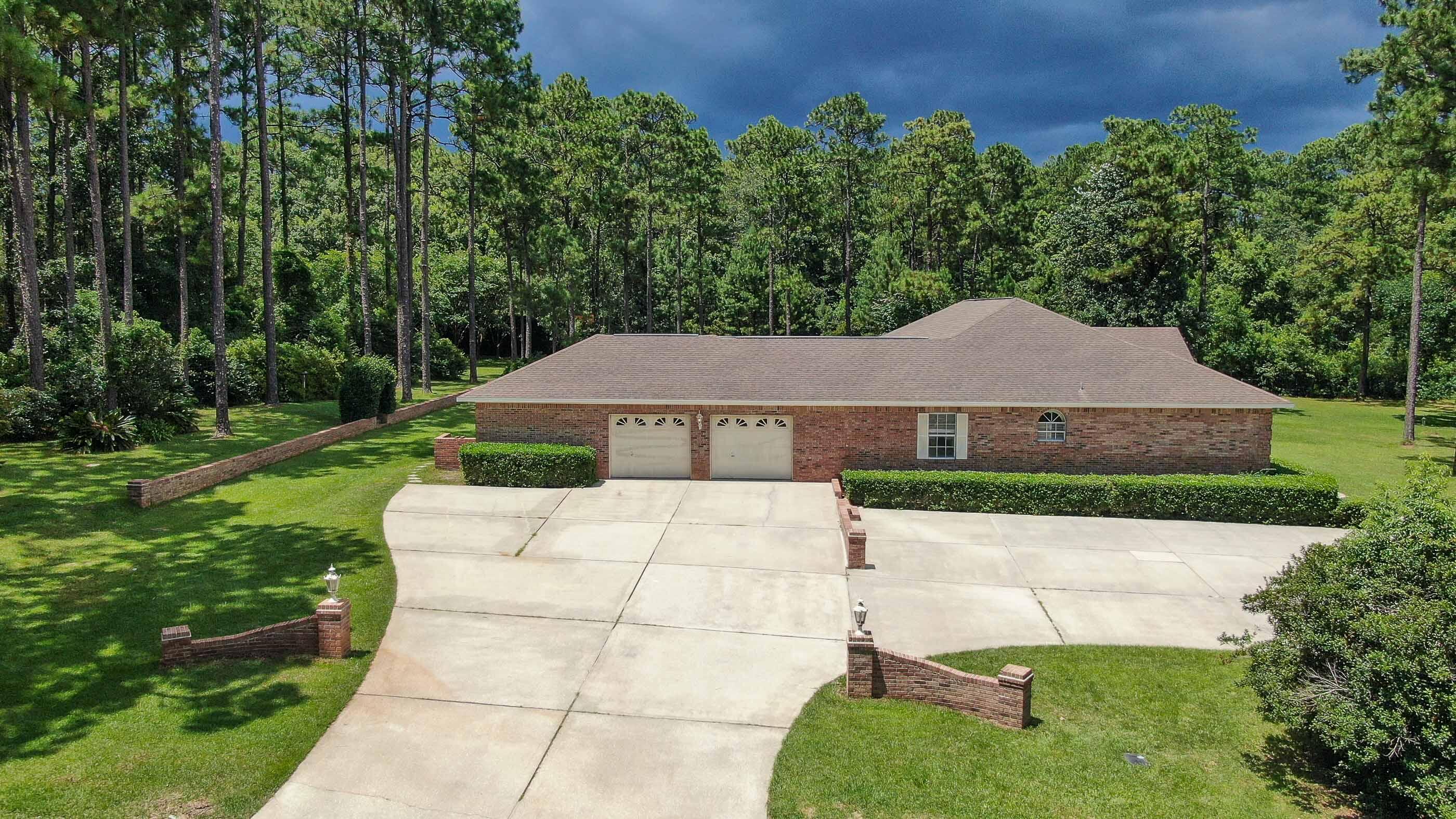 PINE SHORES - Residential