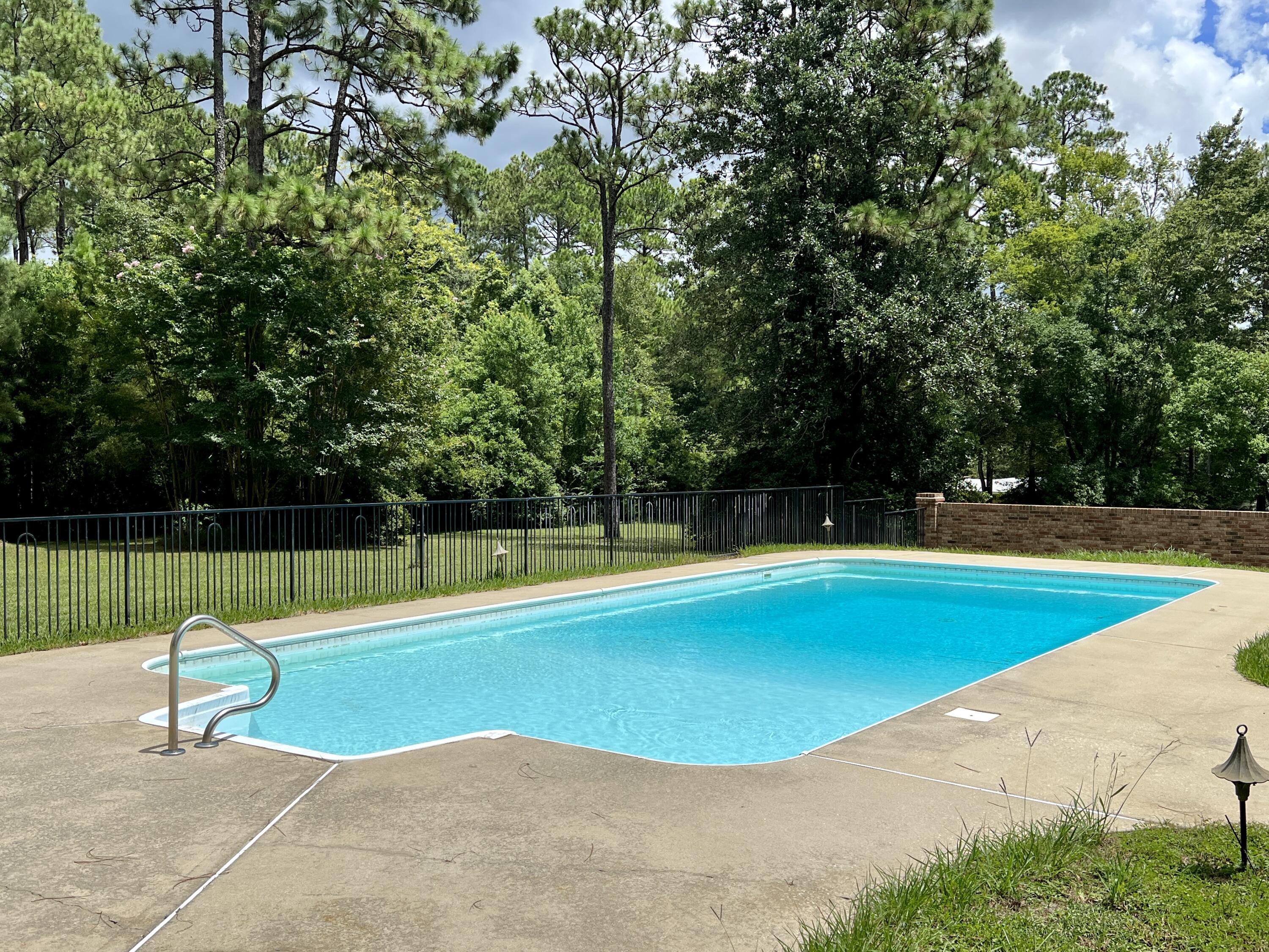 PINE SHORES - Residential