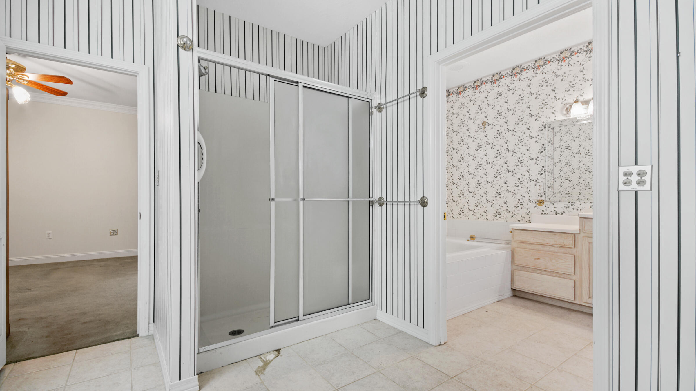 PINE SHORES - Residential