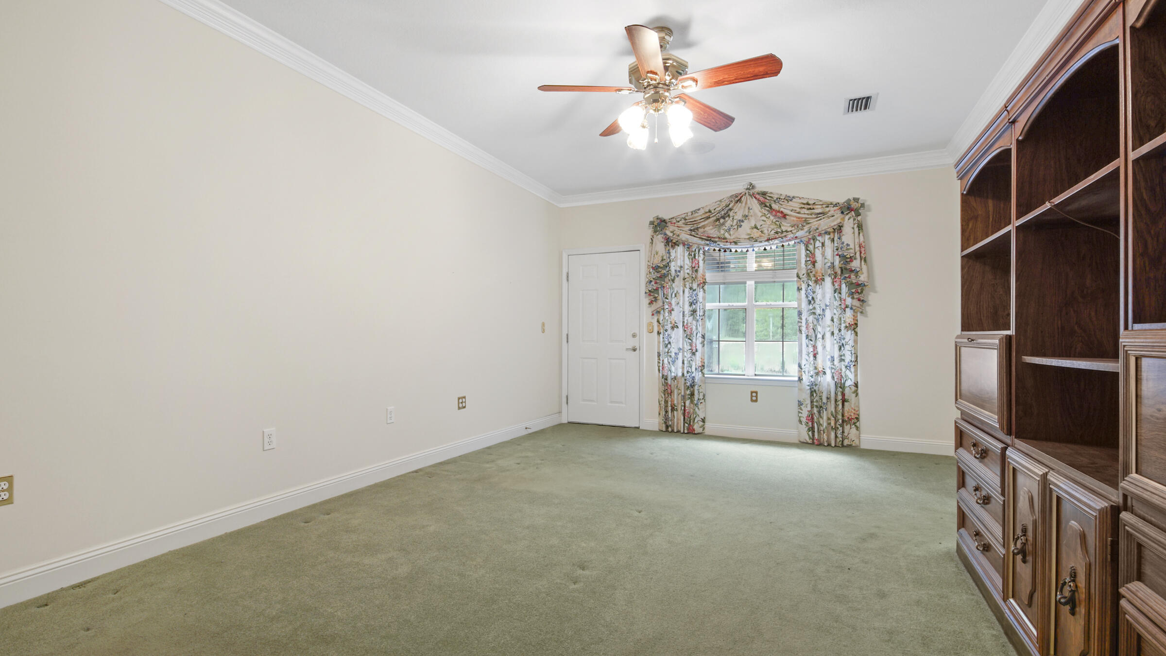 PINE SHORES - Residential