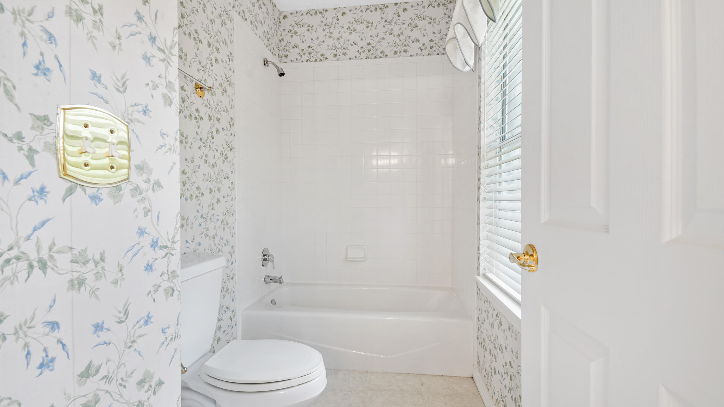 PINE SHORES - Residential