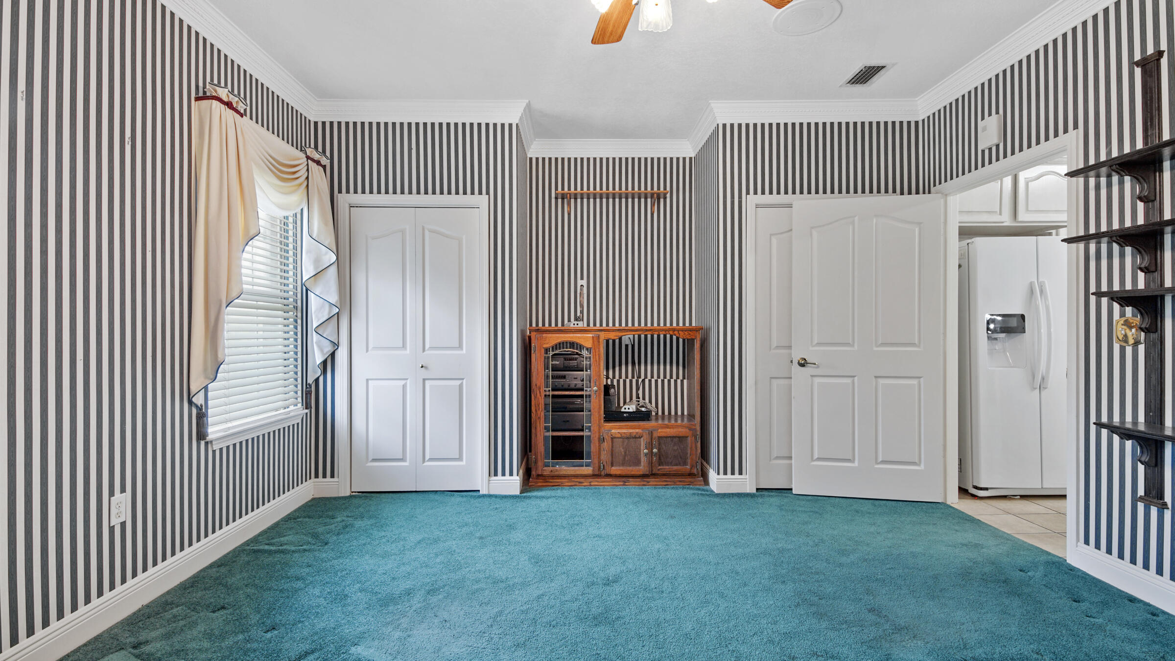 PINE SHORES - Residential