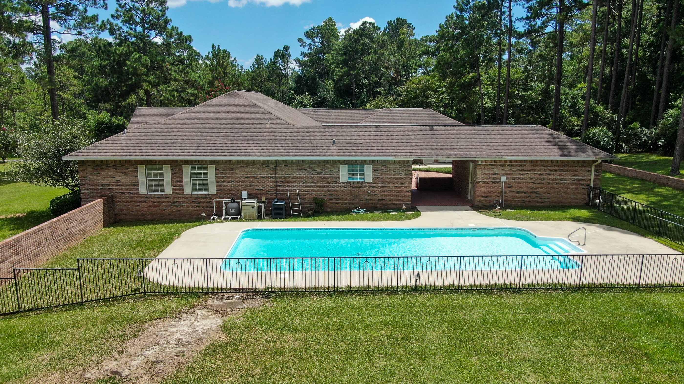 PINE SHORES - Residential