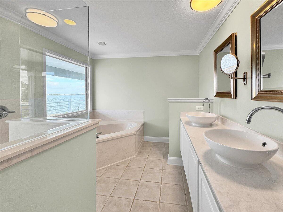 SPARKLING WATERS - Residential