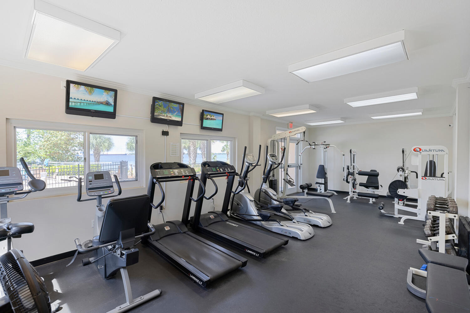 MAGNOLIA BAY CLUB T/H PH II - Residential