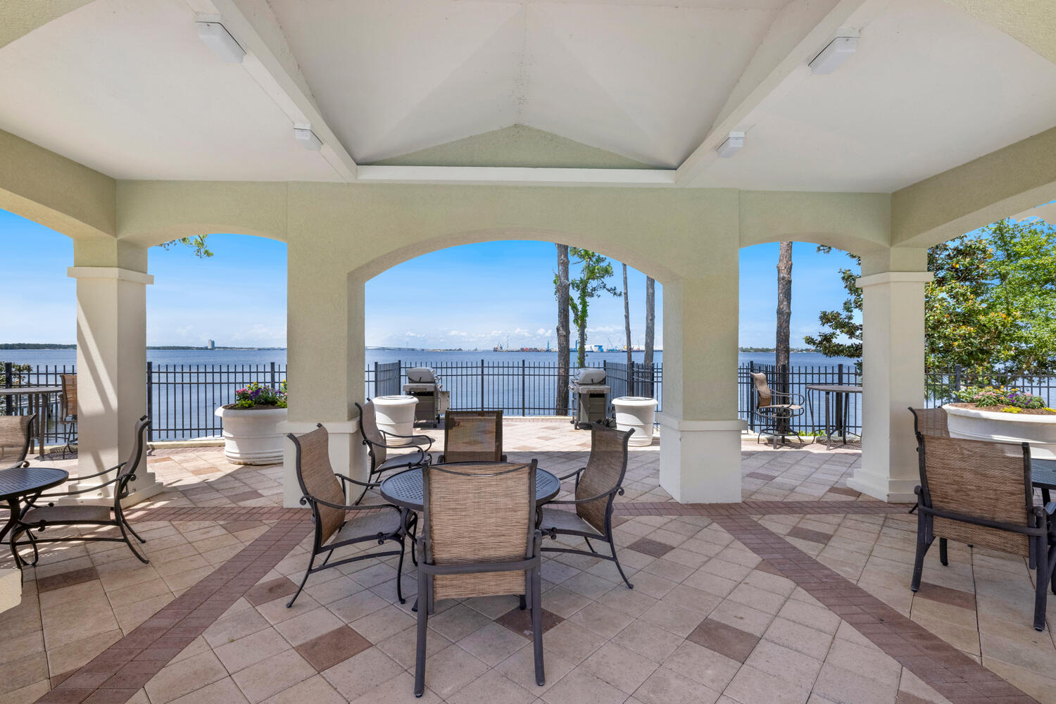 MAGNOLIA BAY CLUB T/H PH II - Residential