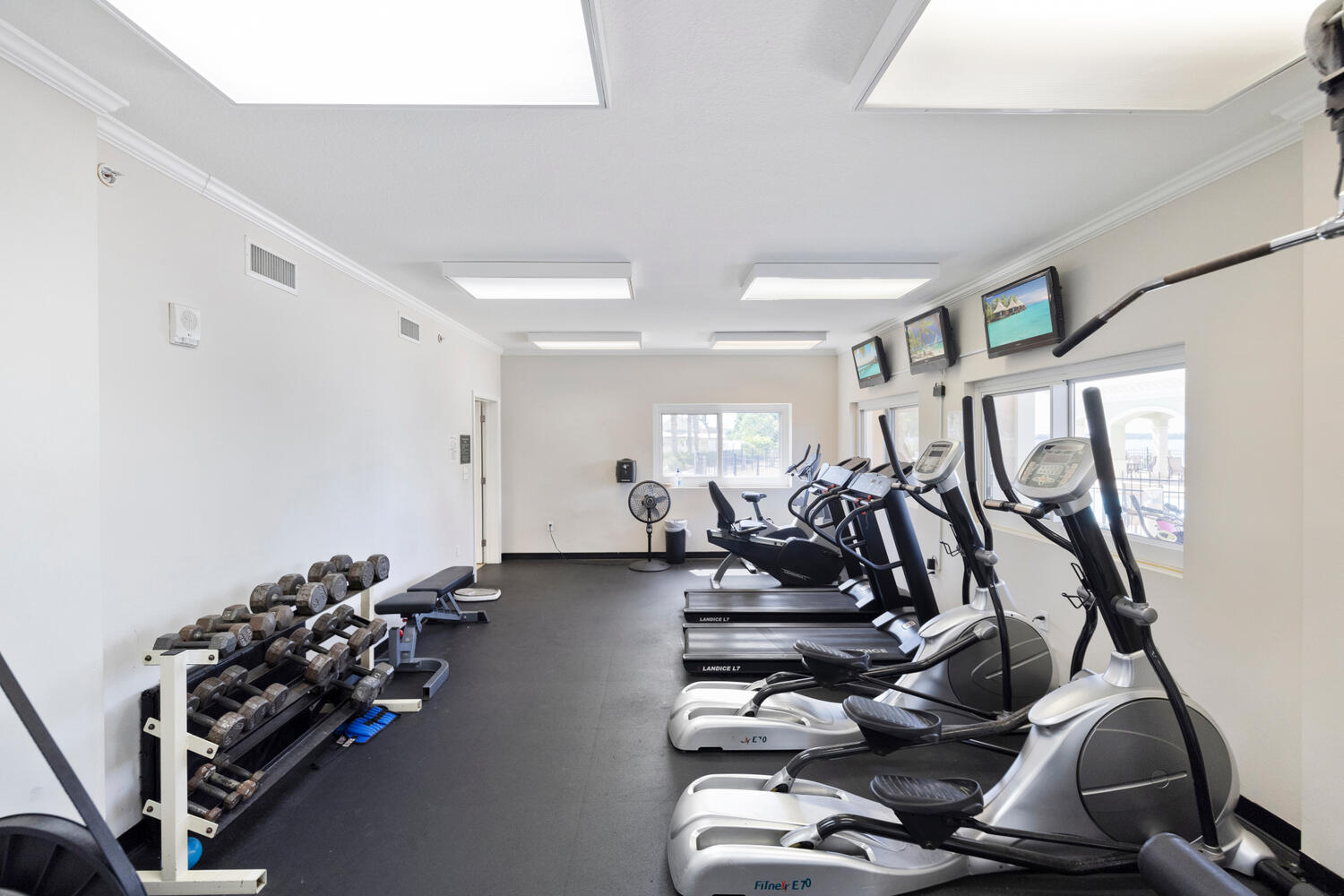 MAGNOLIA BAY CLUB T/H PH II - Residential