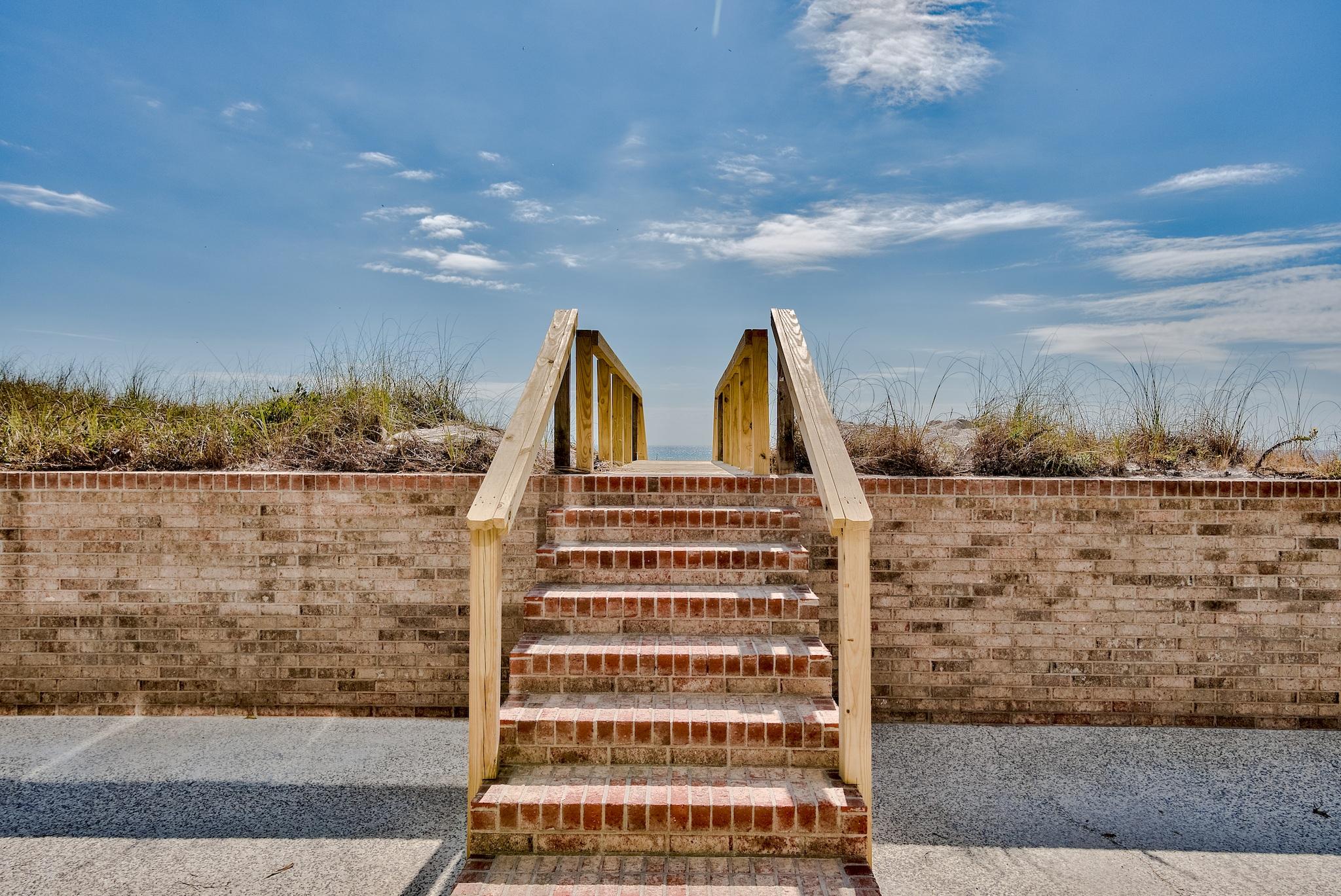 NASCO TOWNHOUSES - Residential