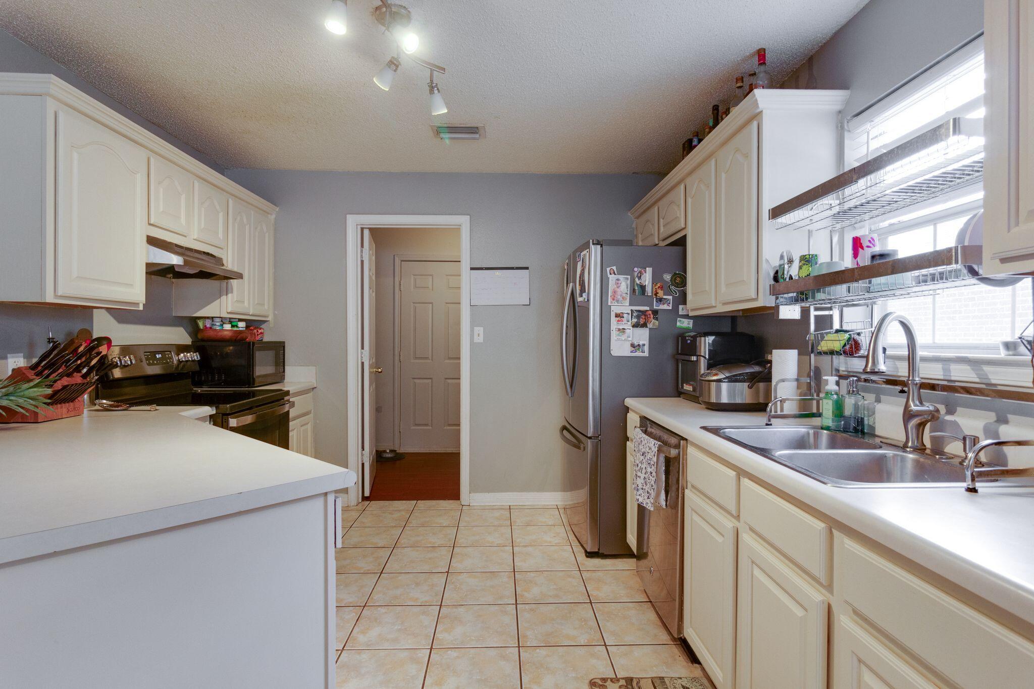 SANDY DUNES - Residential Lease