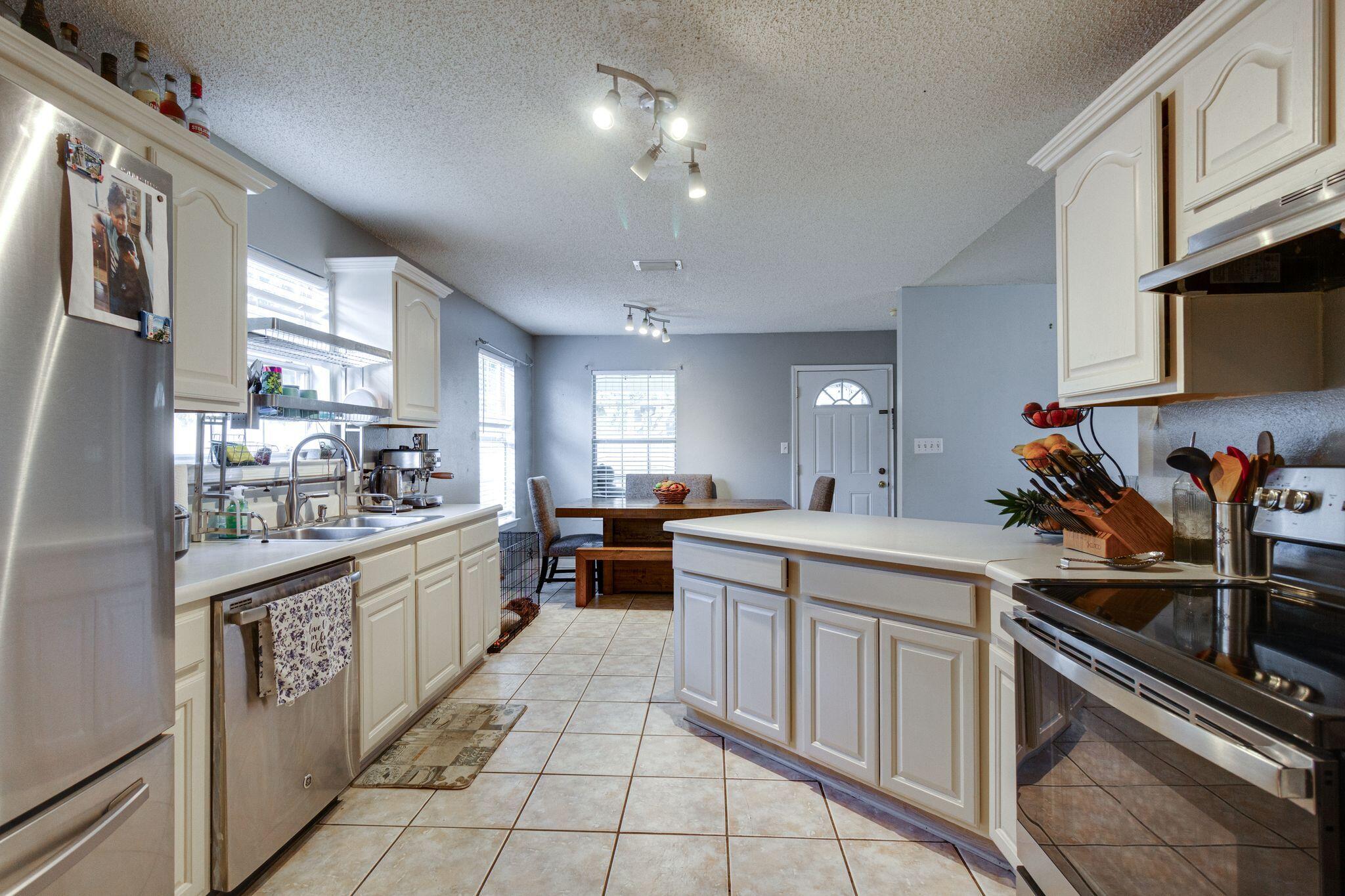 SANDY DUNES - Residential Lease