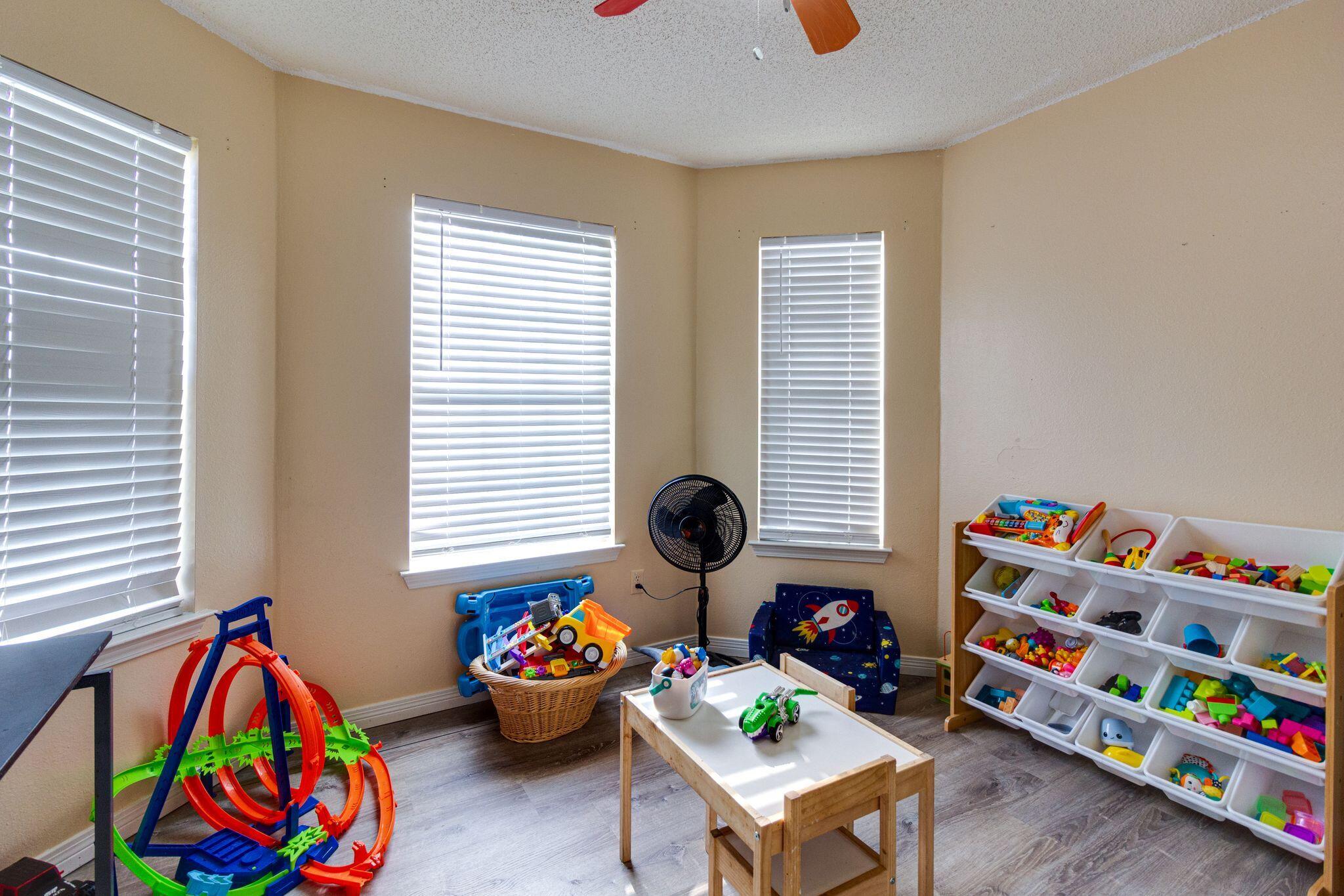 SANDY DUNES - Residential Lease